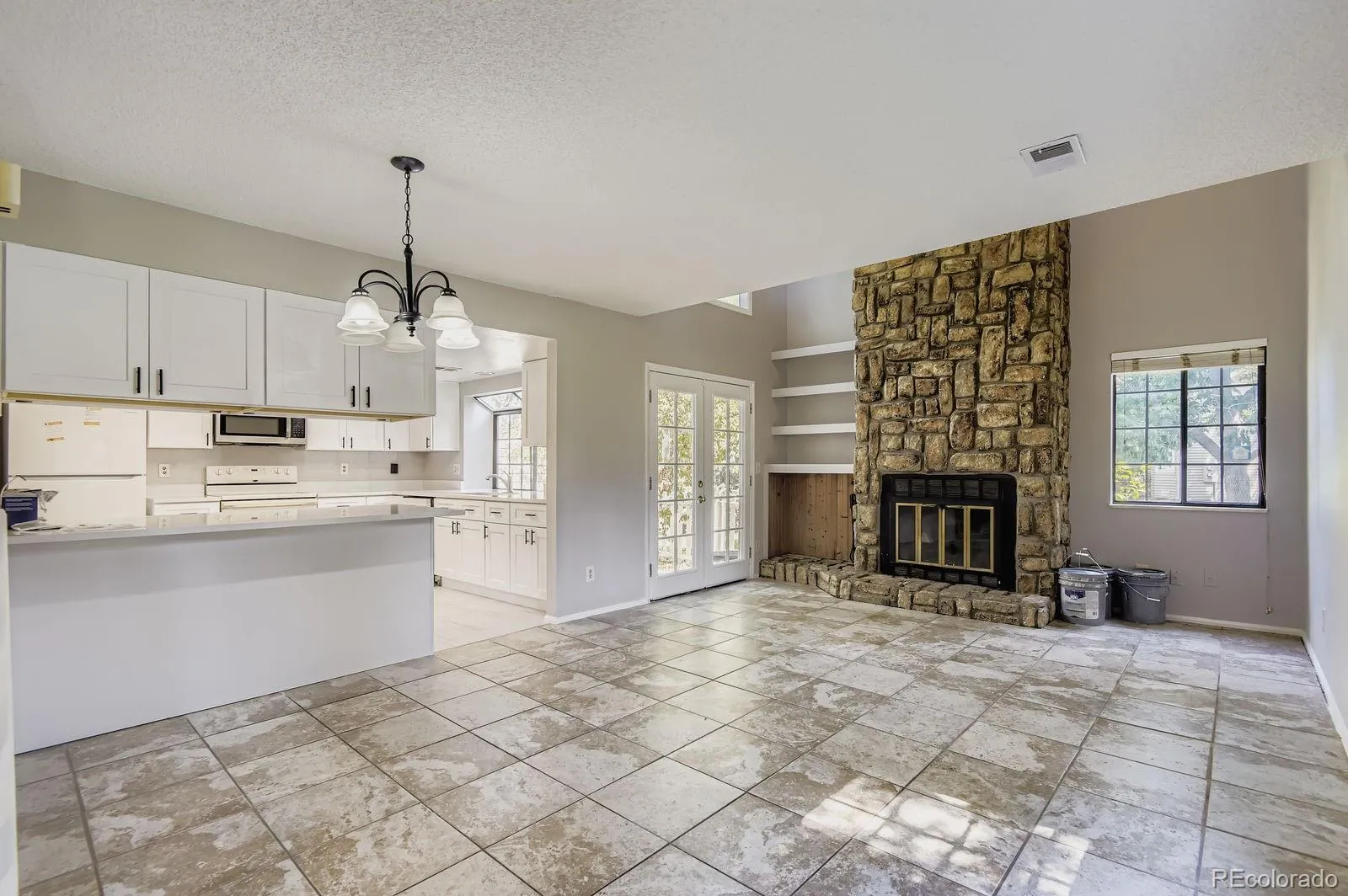 Champagne In Willowridge Condos