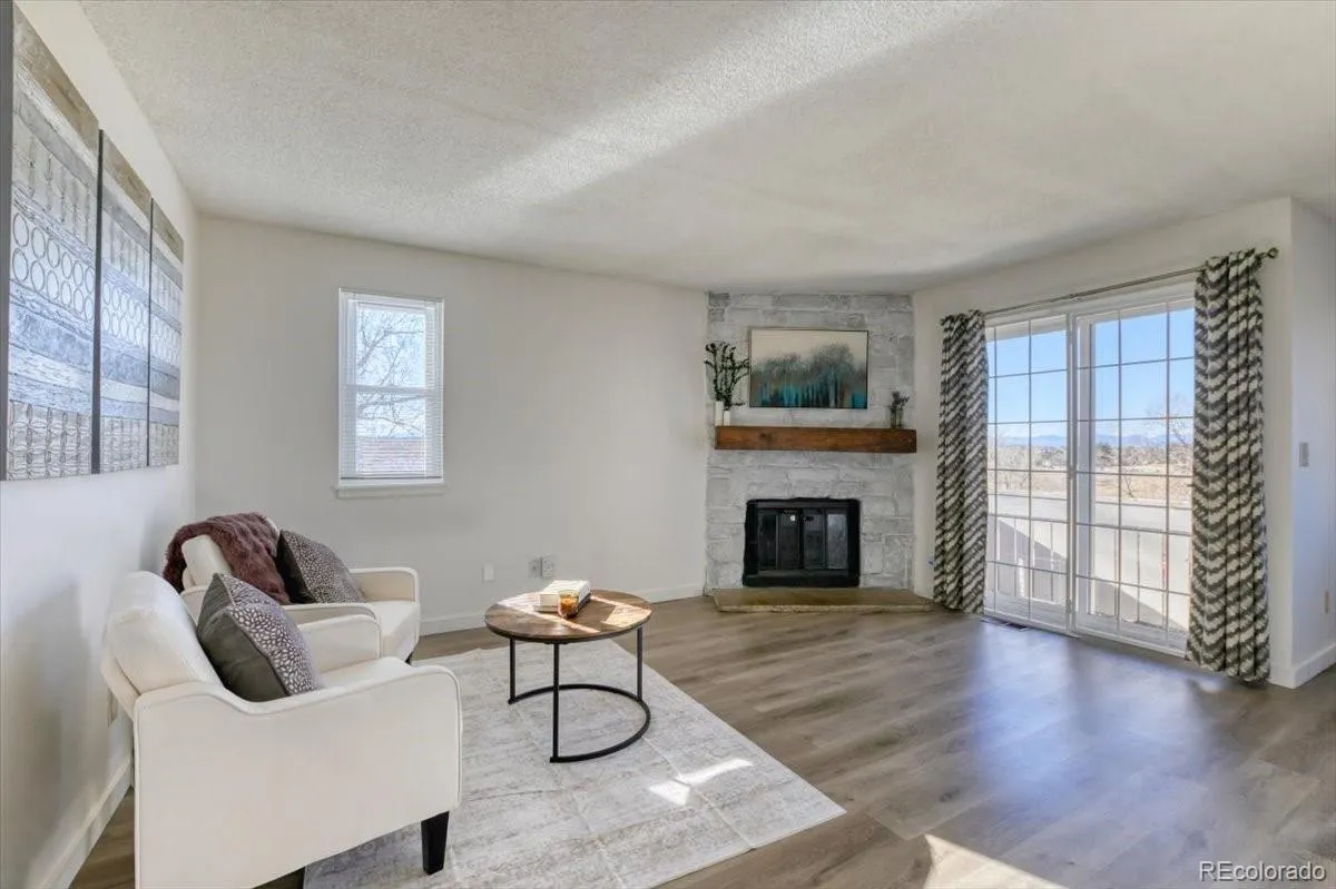 Lakepointe Condominiums