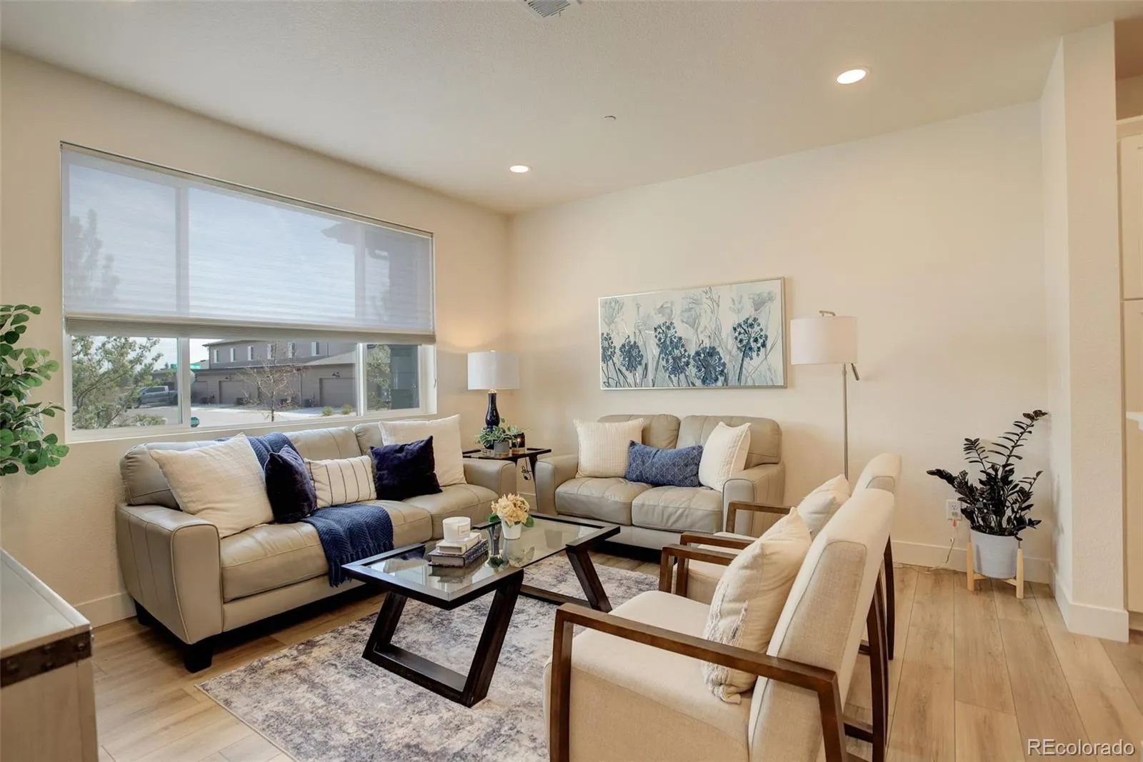 Trailside On Harmony (Rendezvous)