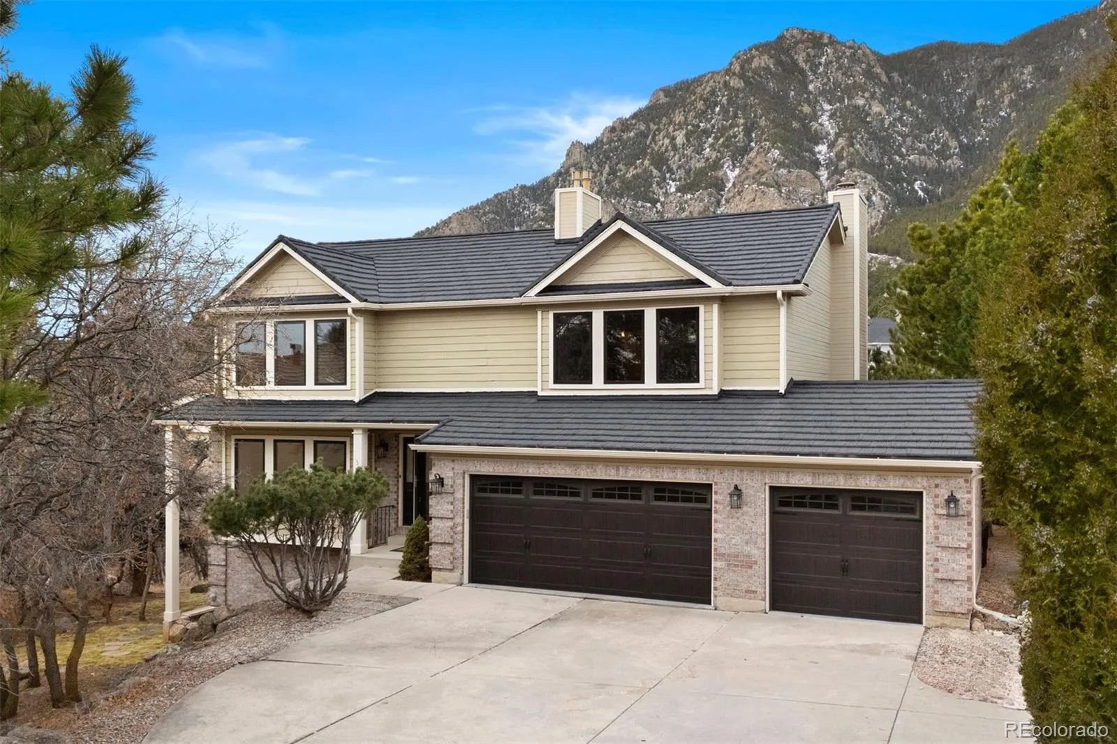 Glen Oaks at Broadmoor