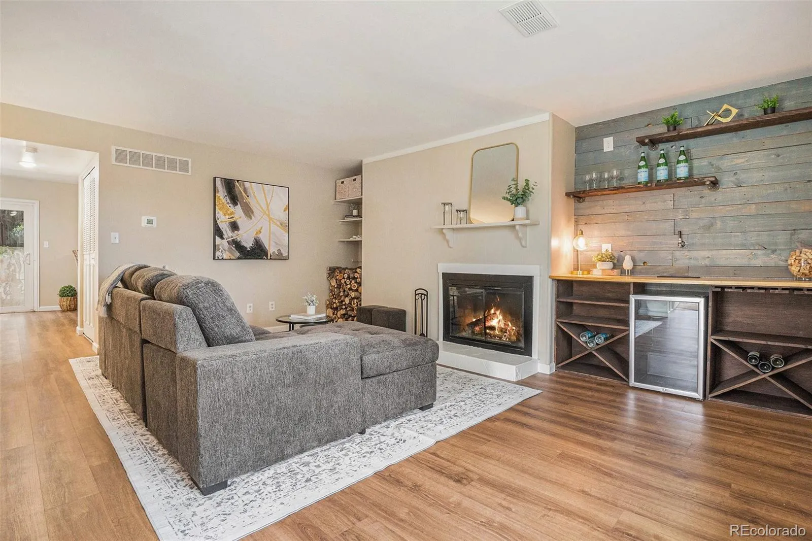 Chateaux Beaumar Condos