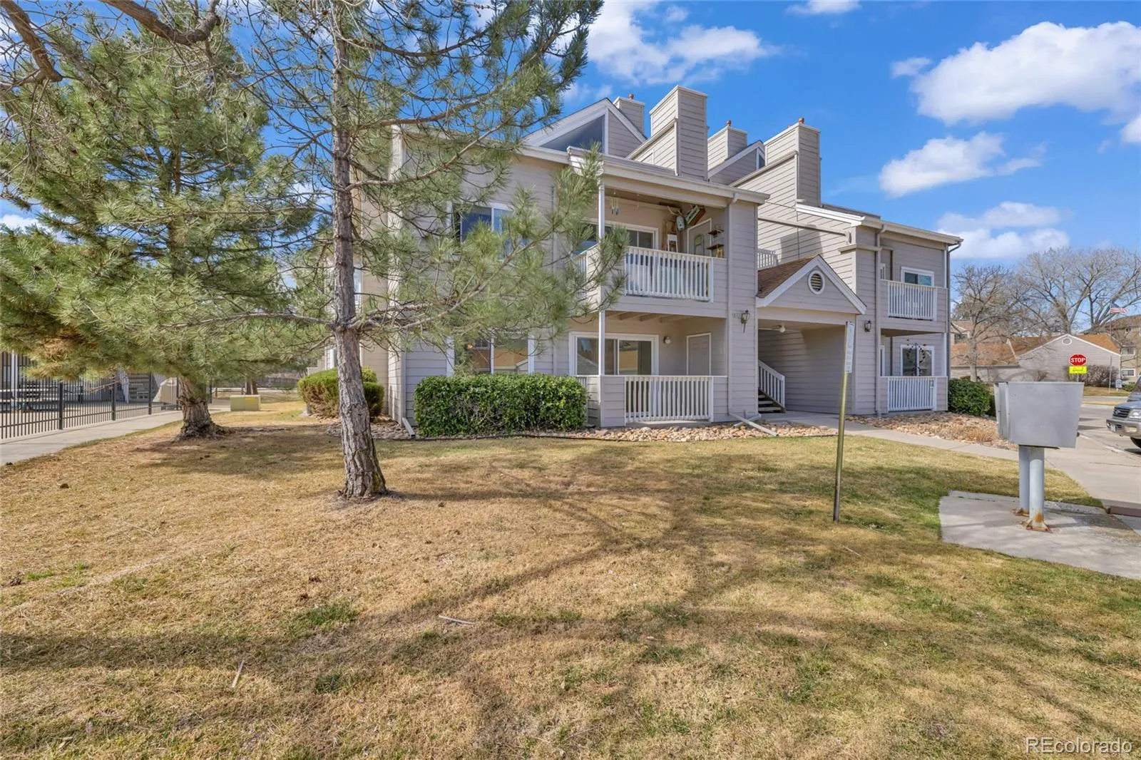 Twin Lakes Condos Ph 7