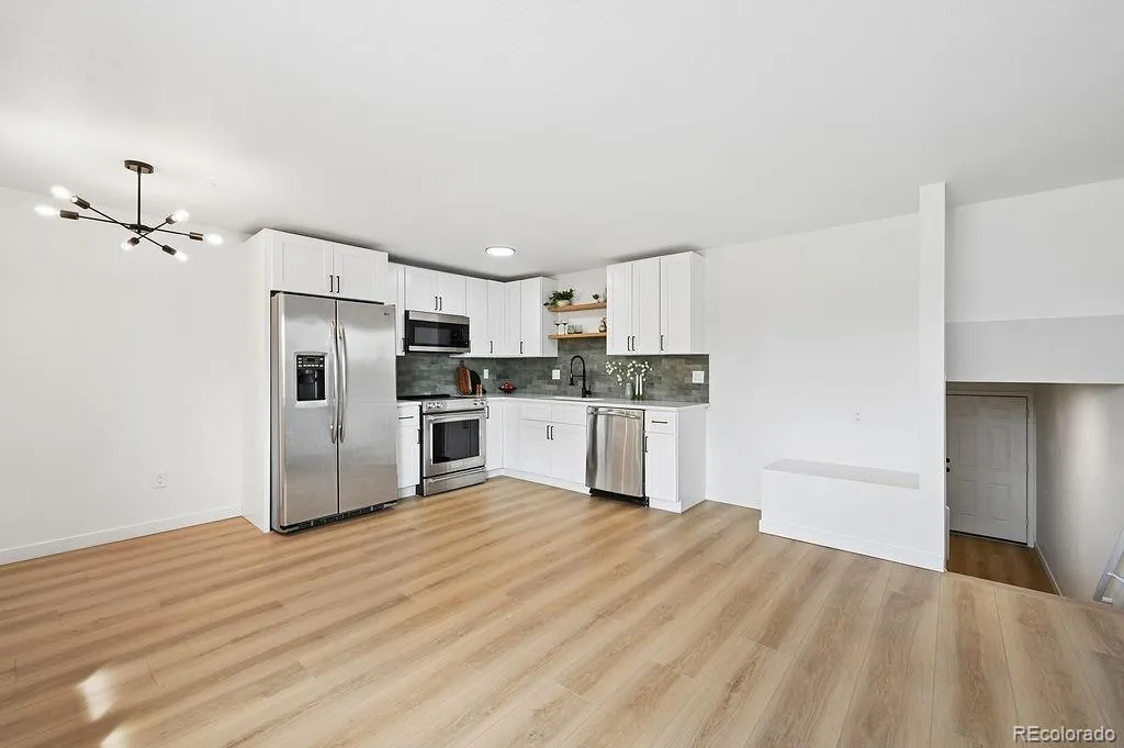 Lafayette Villa West