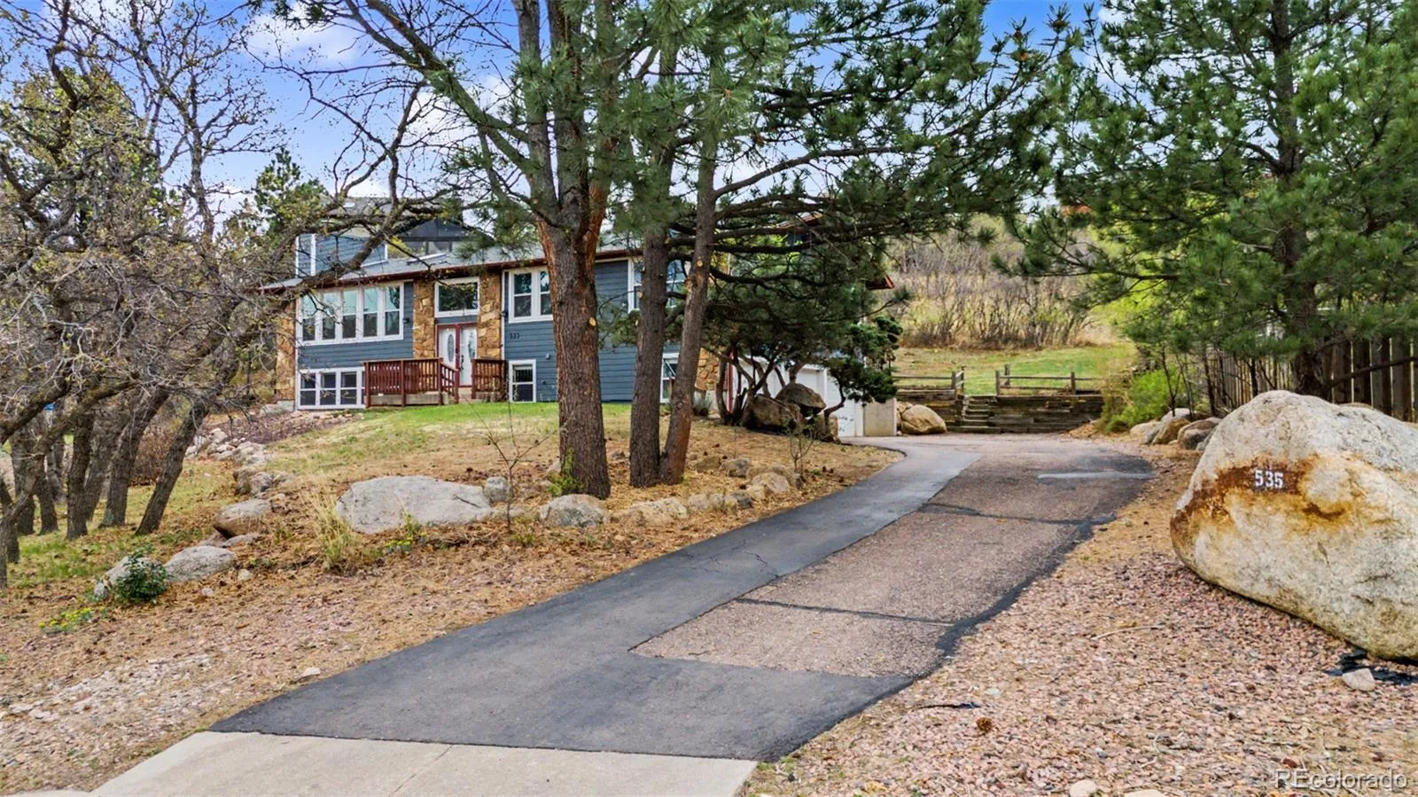 Broadmoor Bluffs Park