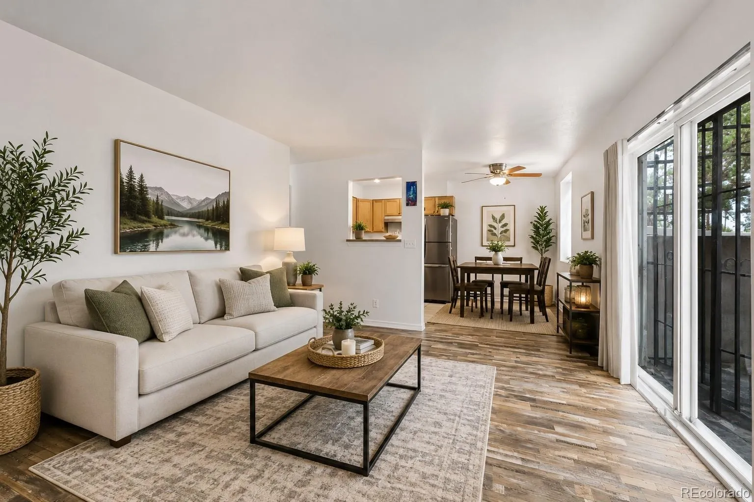 Sharon Manor / Westp-2936
