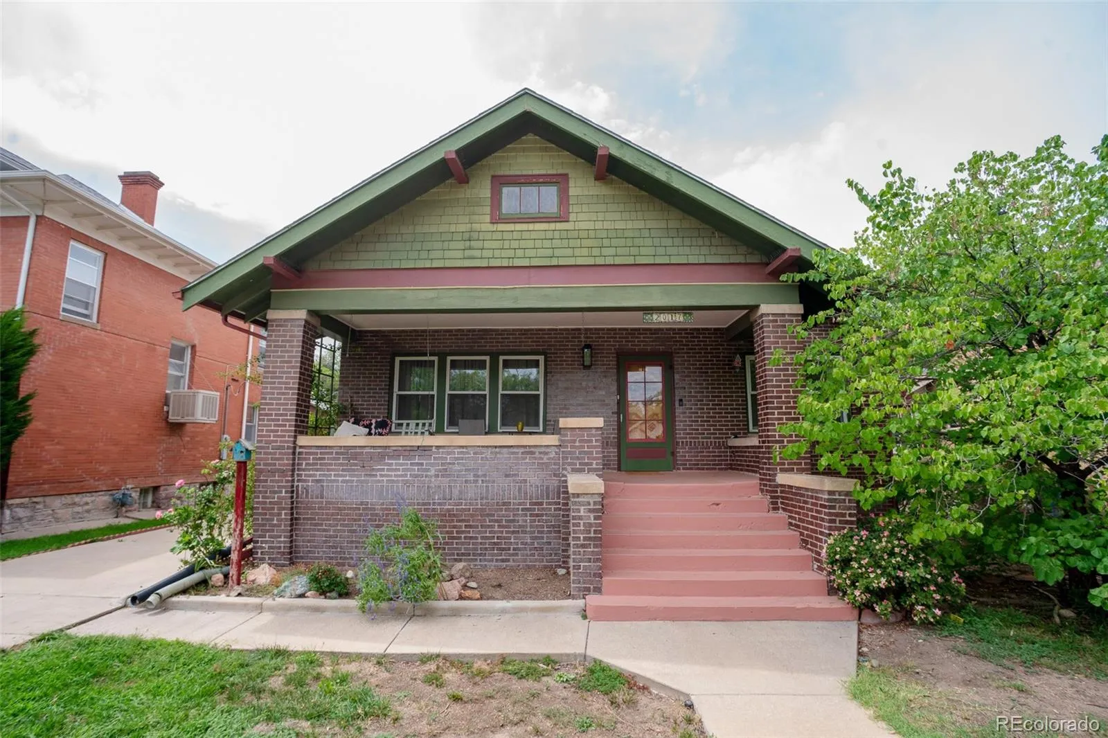 Pueblo-Dundee Place