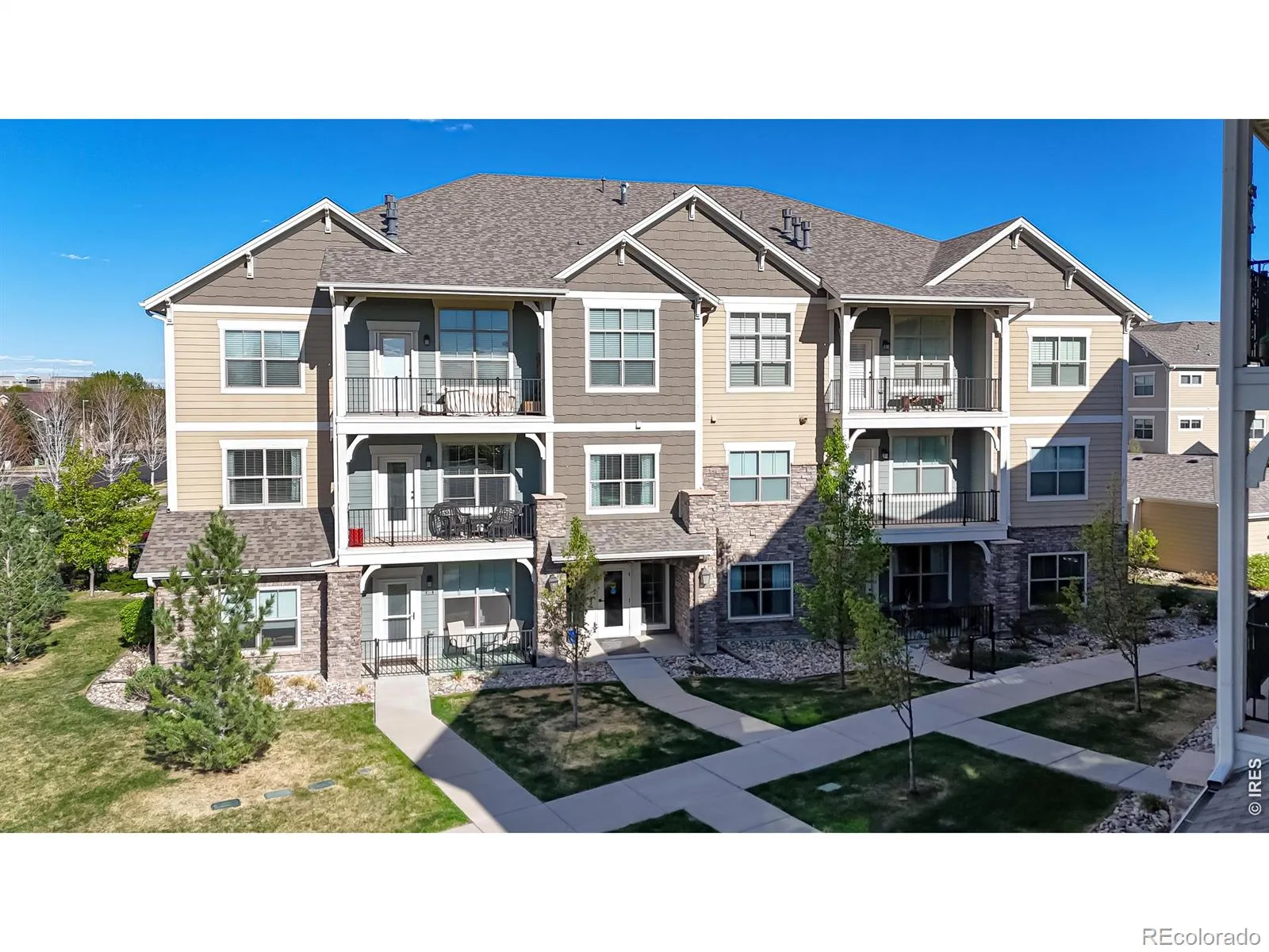 FLATS AT CENTERRA