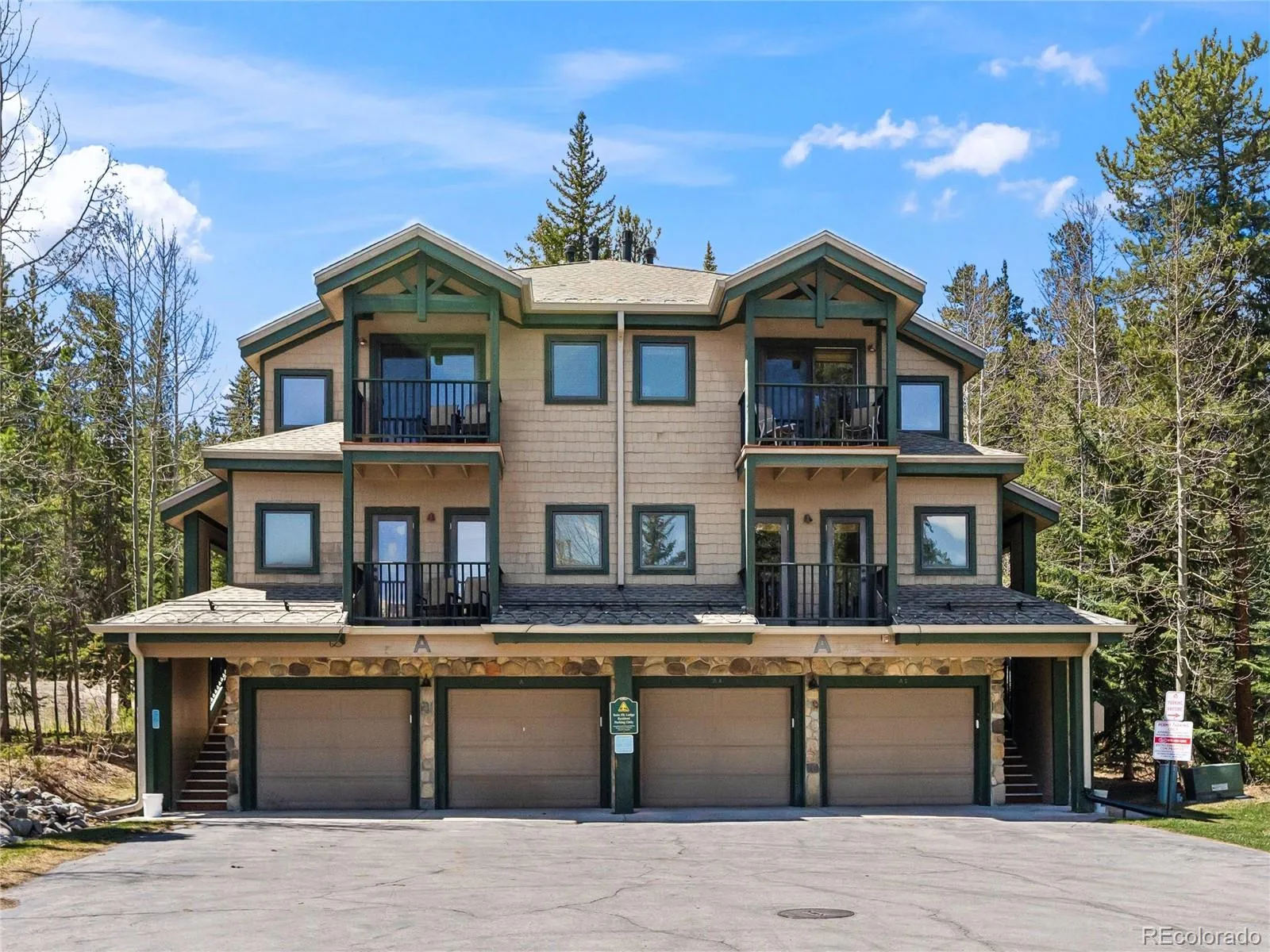 Twink Elk Lodge
