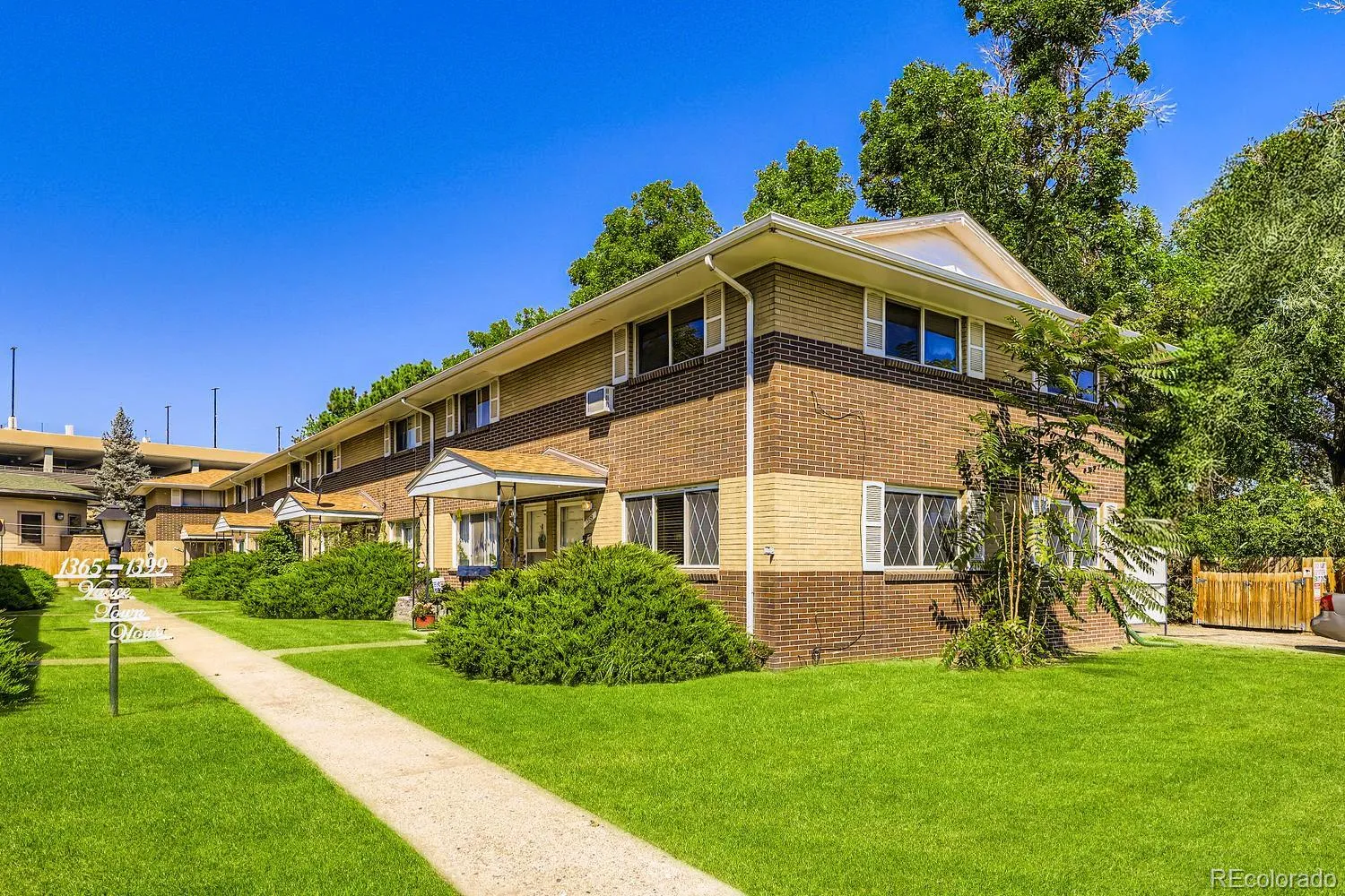 VANCE TOWNHOUSE CONDOMINIUMS