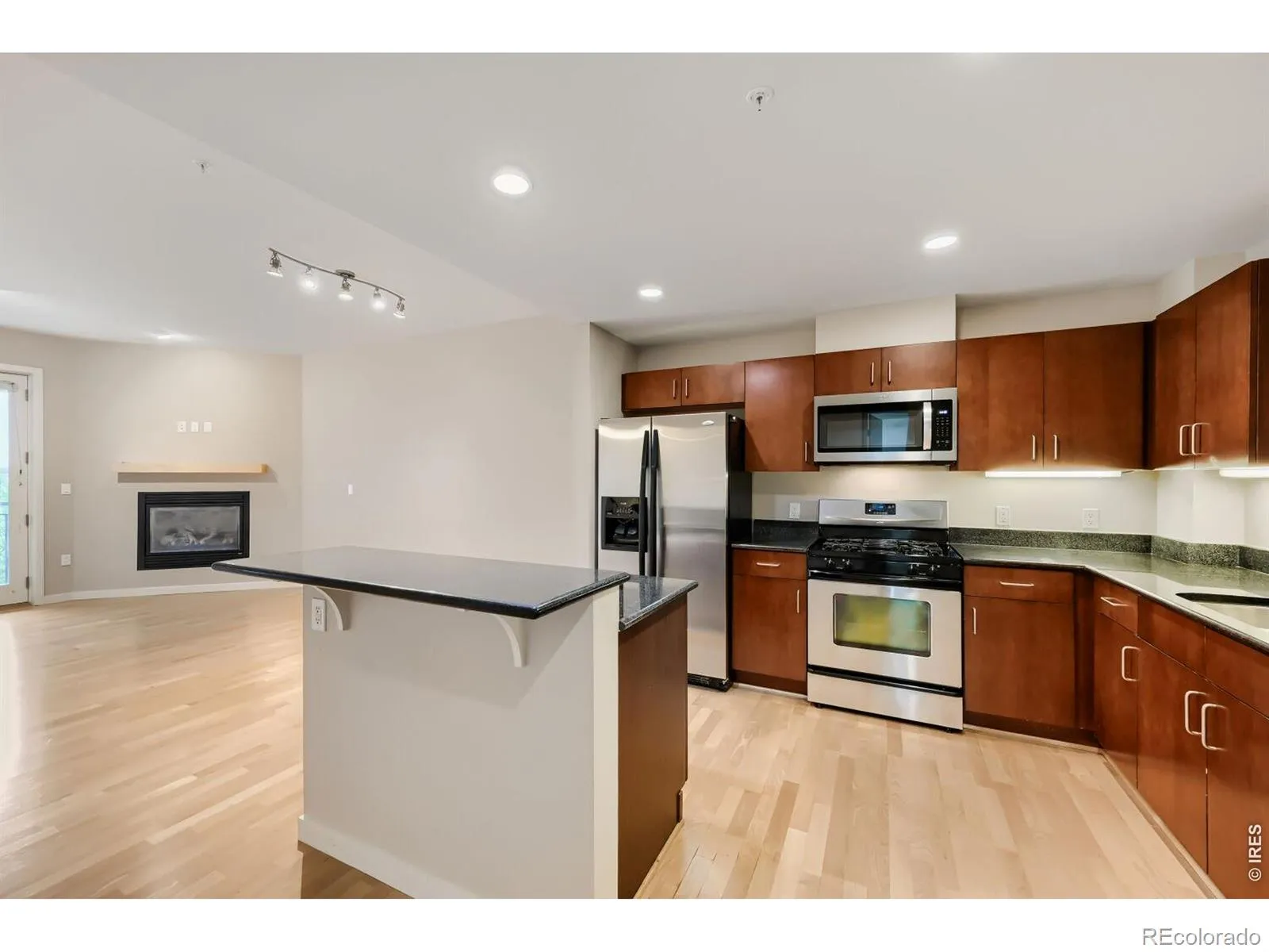 Peloton Condo Ph 1