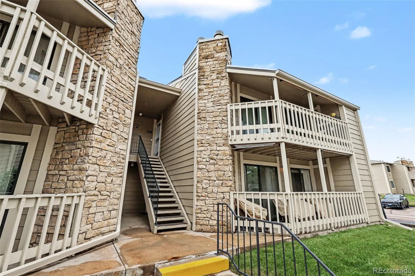 Woodside Village Condo