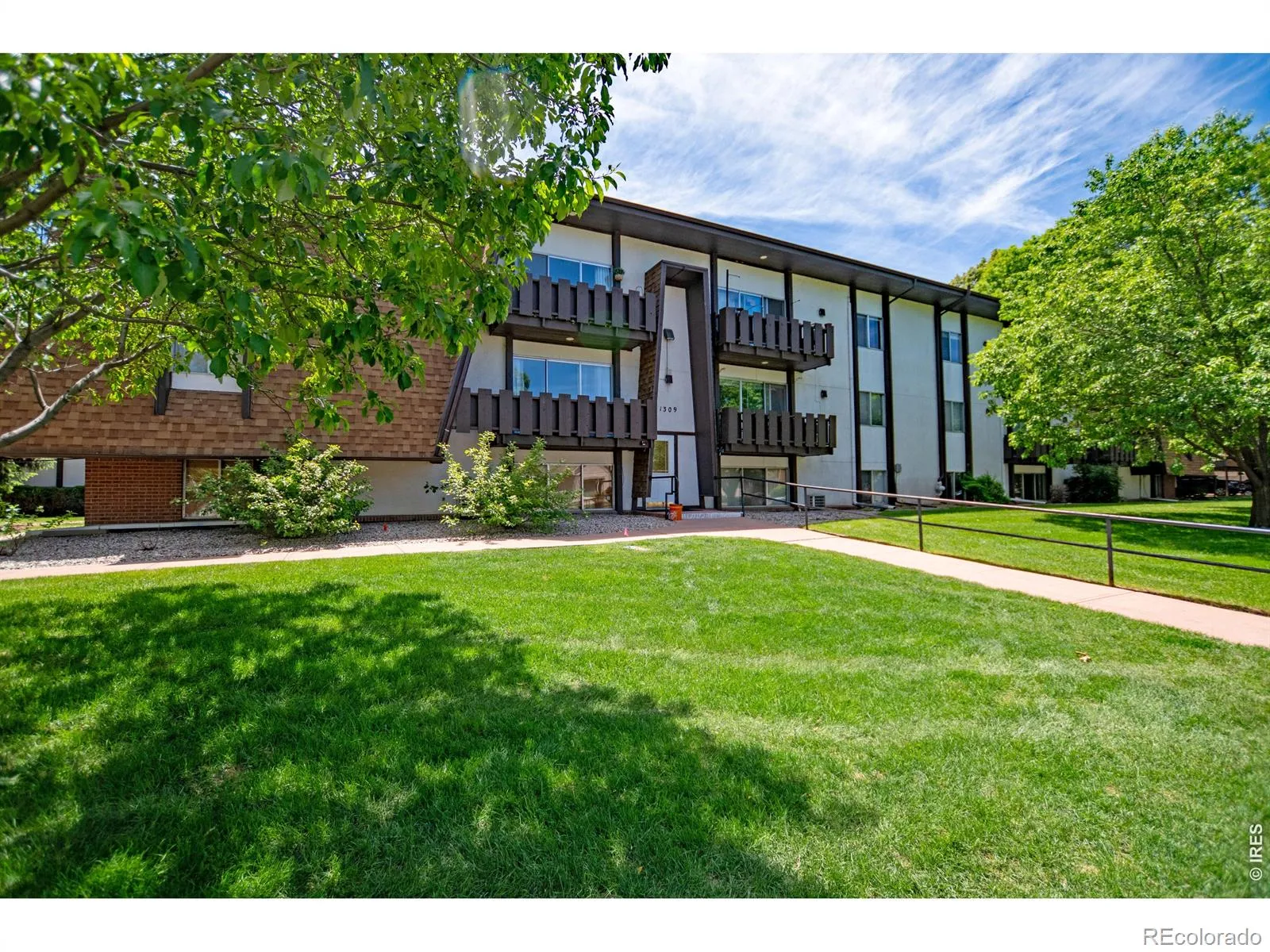 Parkwood Gardens Condo