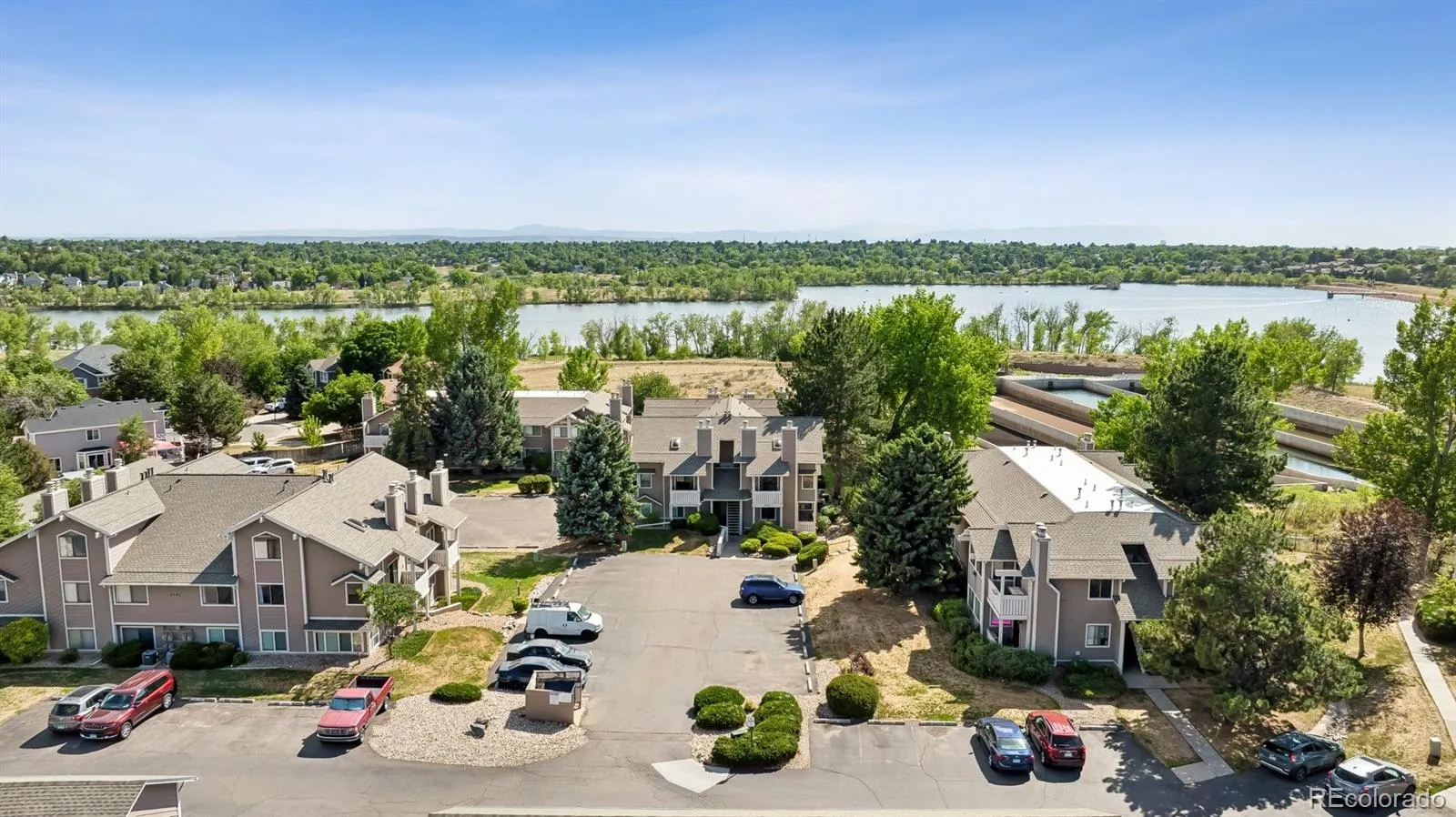 Lakepointe Condominiums
