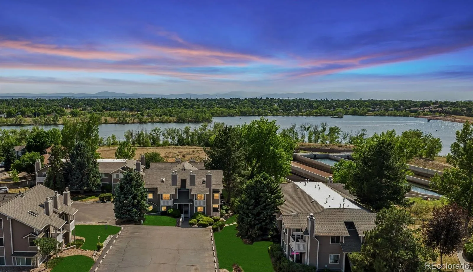 Lakepointe Condominiums