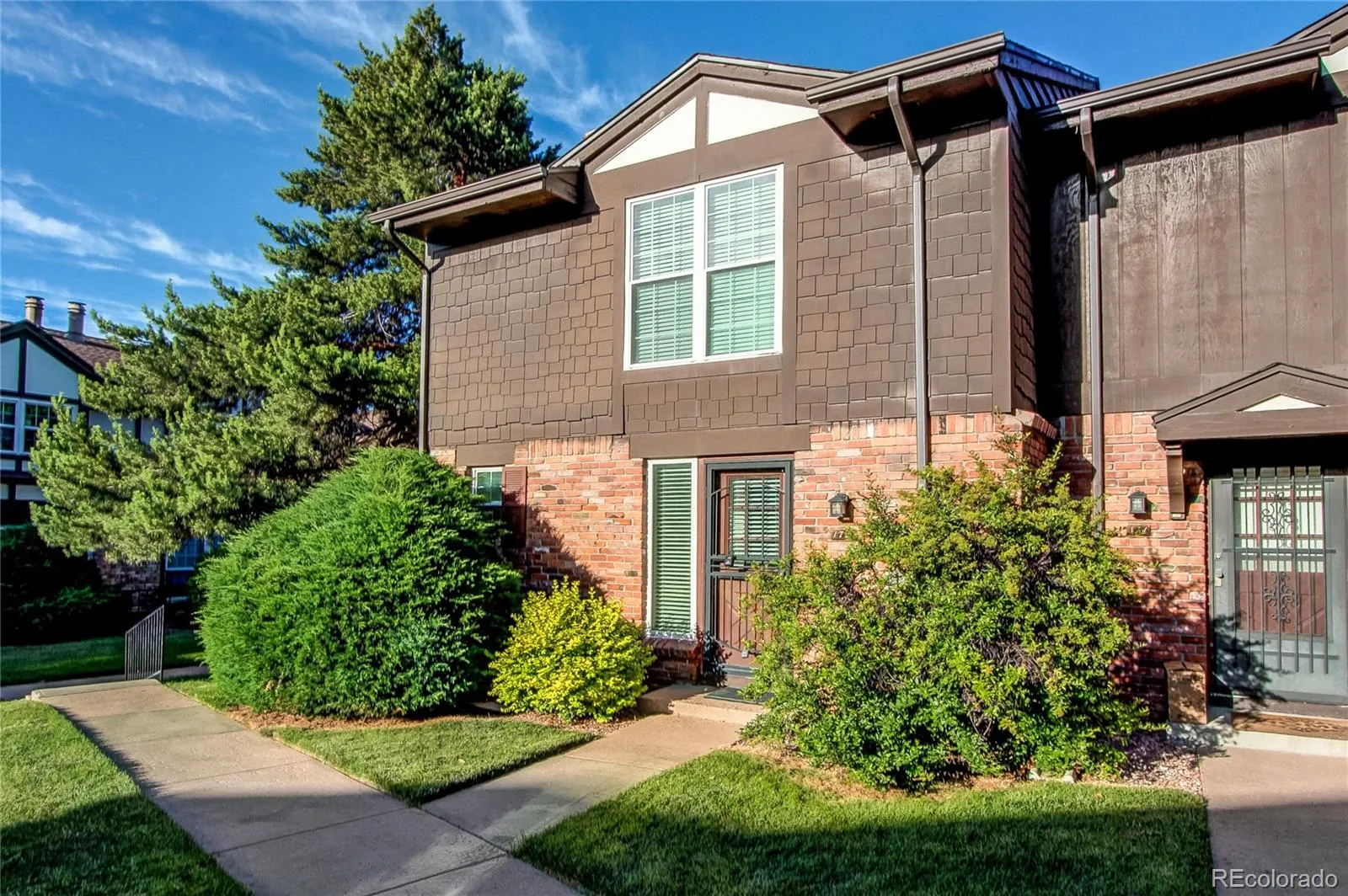 Cambridge Square Condos, Southmoor Park