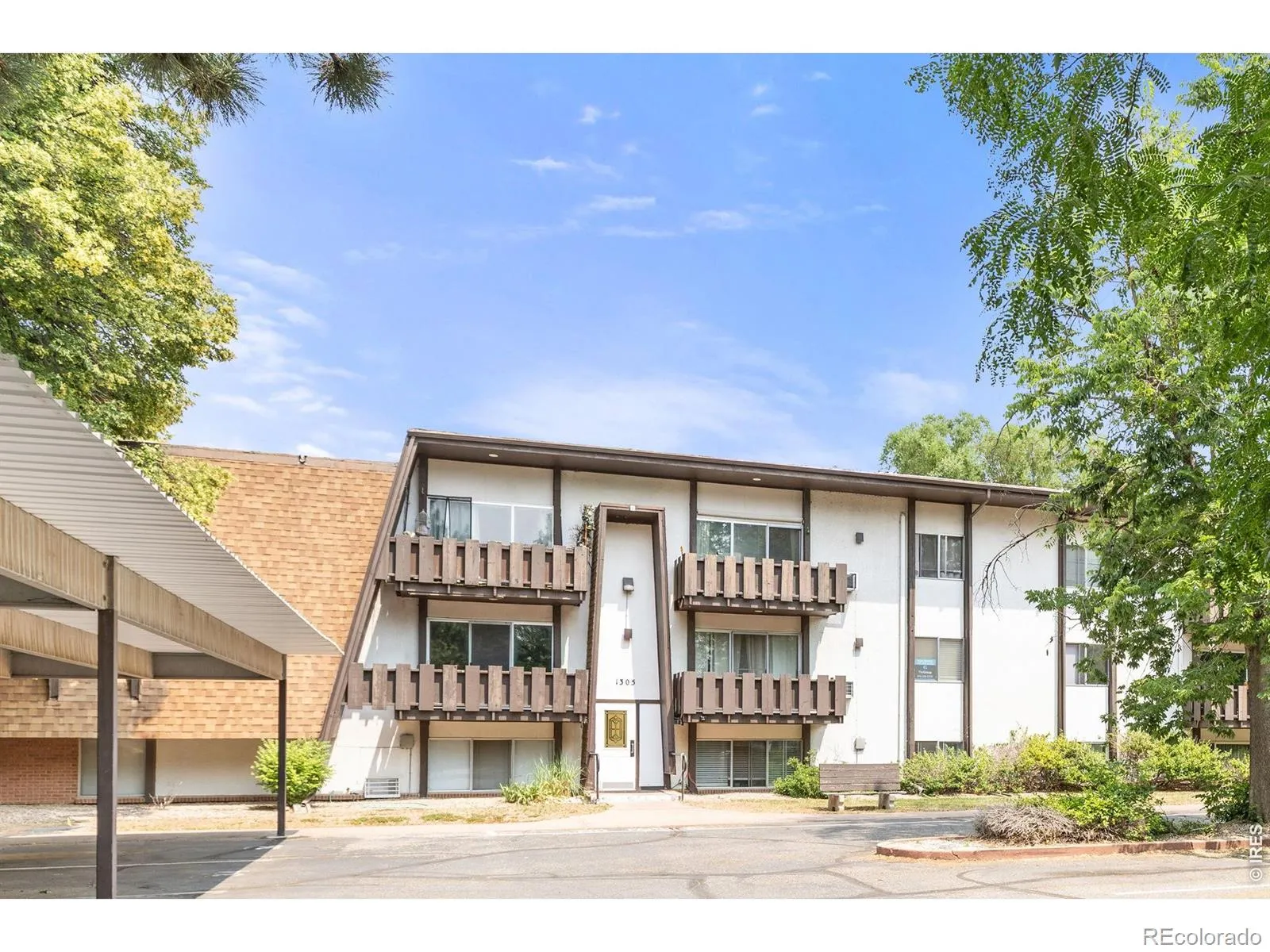Parkwood Gardens Condo