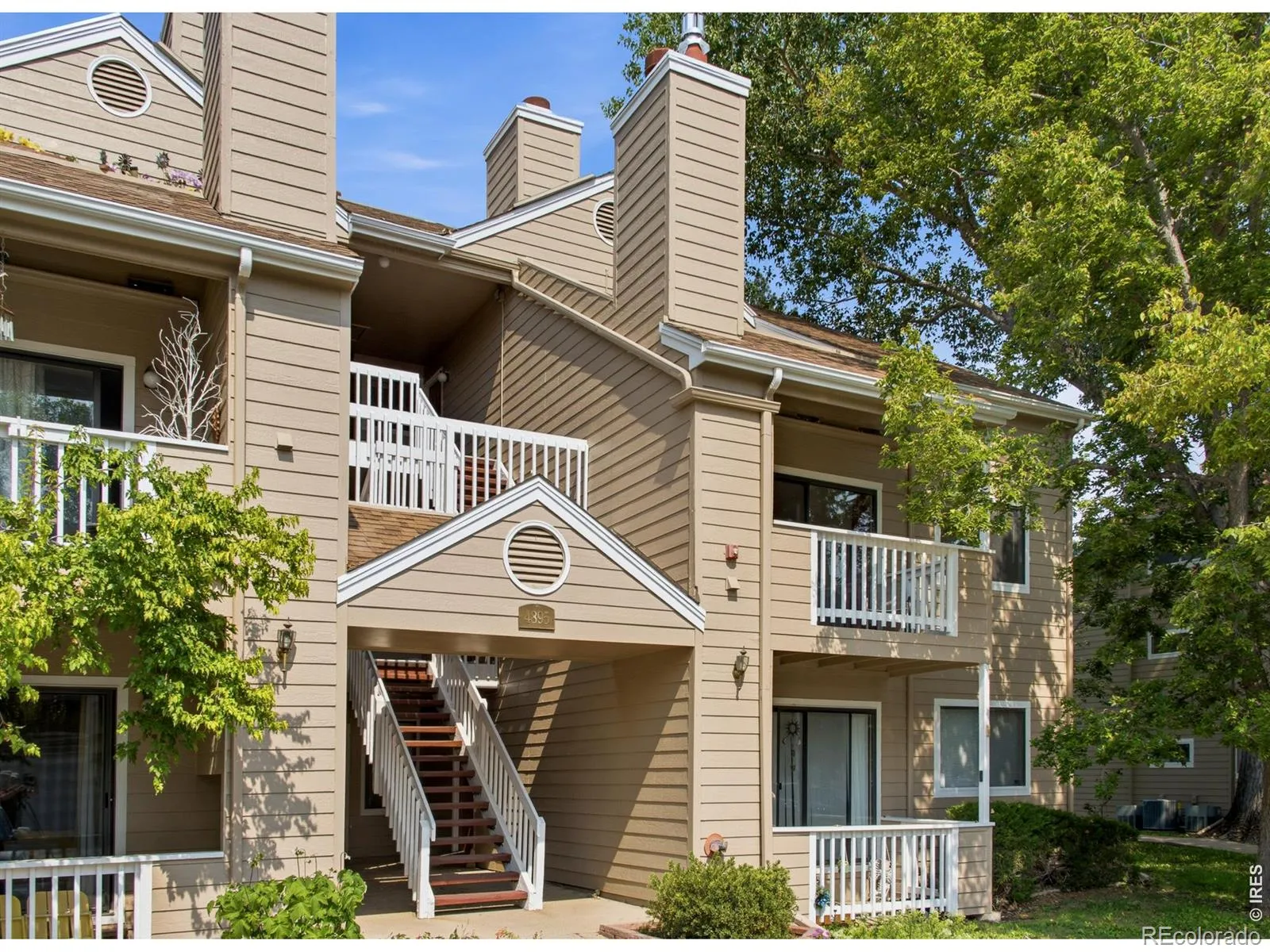 Twin Lakes Condos Ph 12