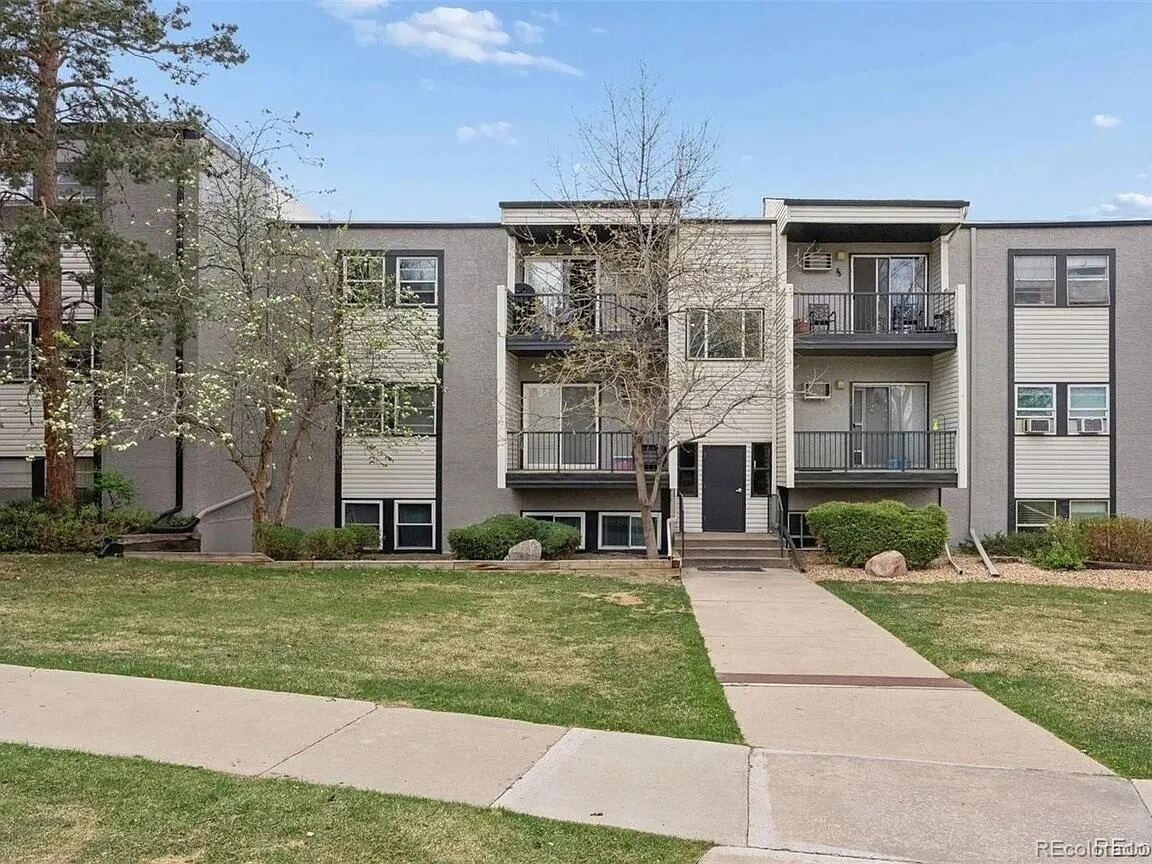 GOLDEN RIDGE CONDOS