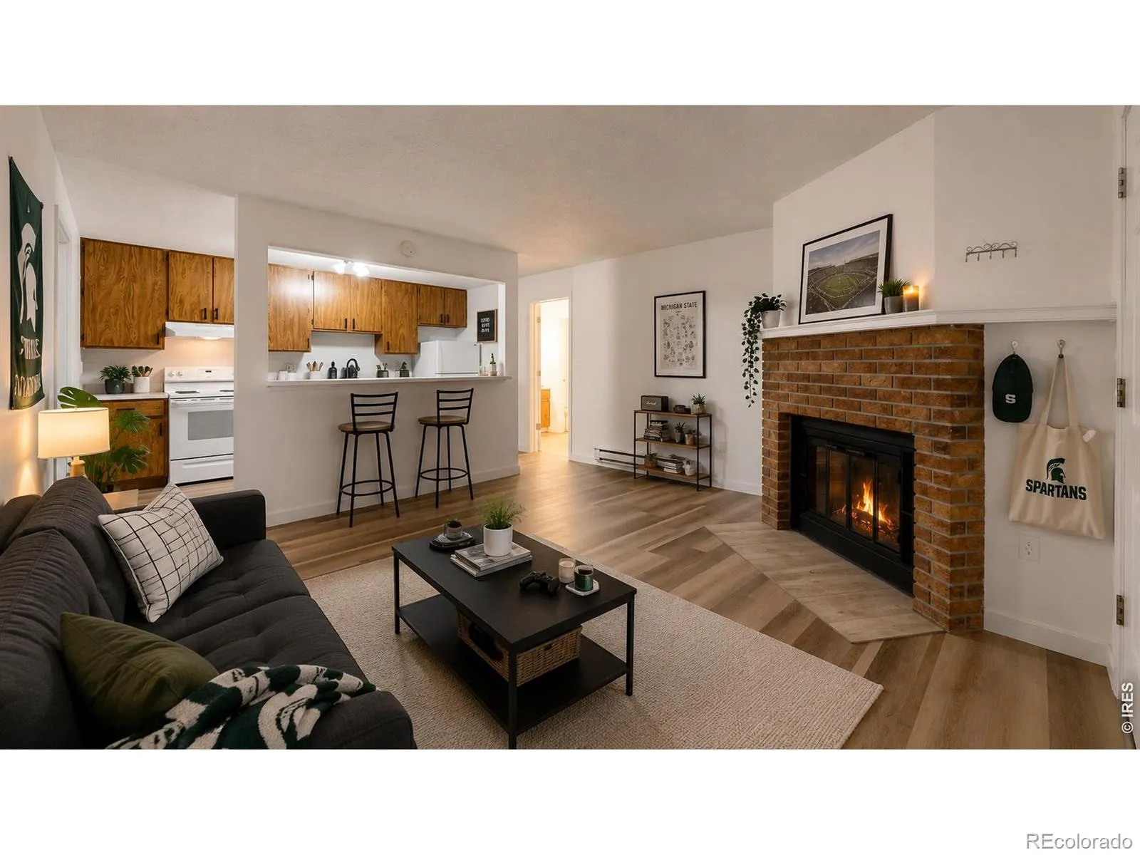 Woodbridgewestview Condo