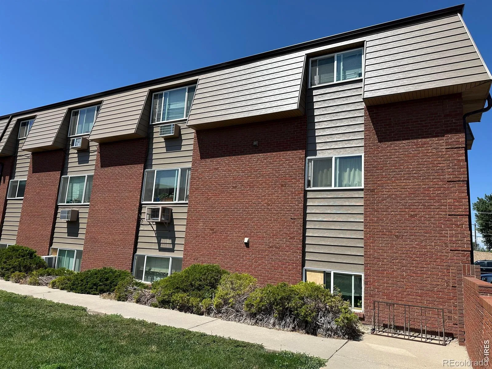 Midwest Plaza Condo 1st Supp