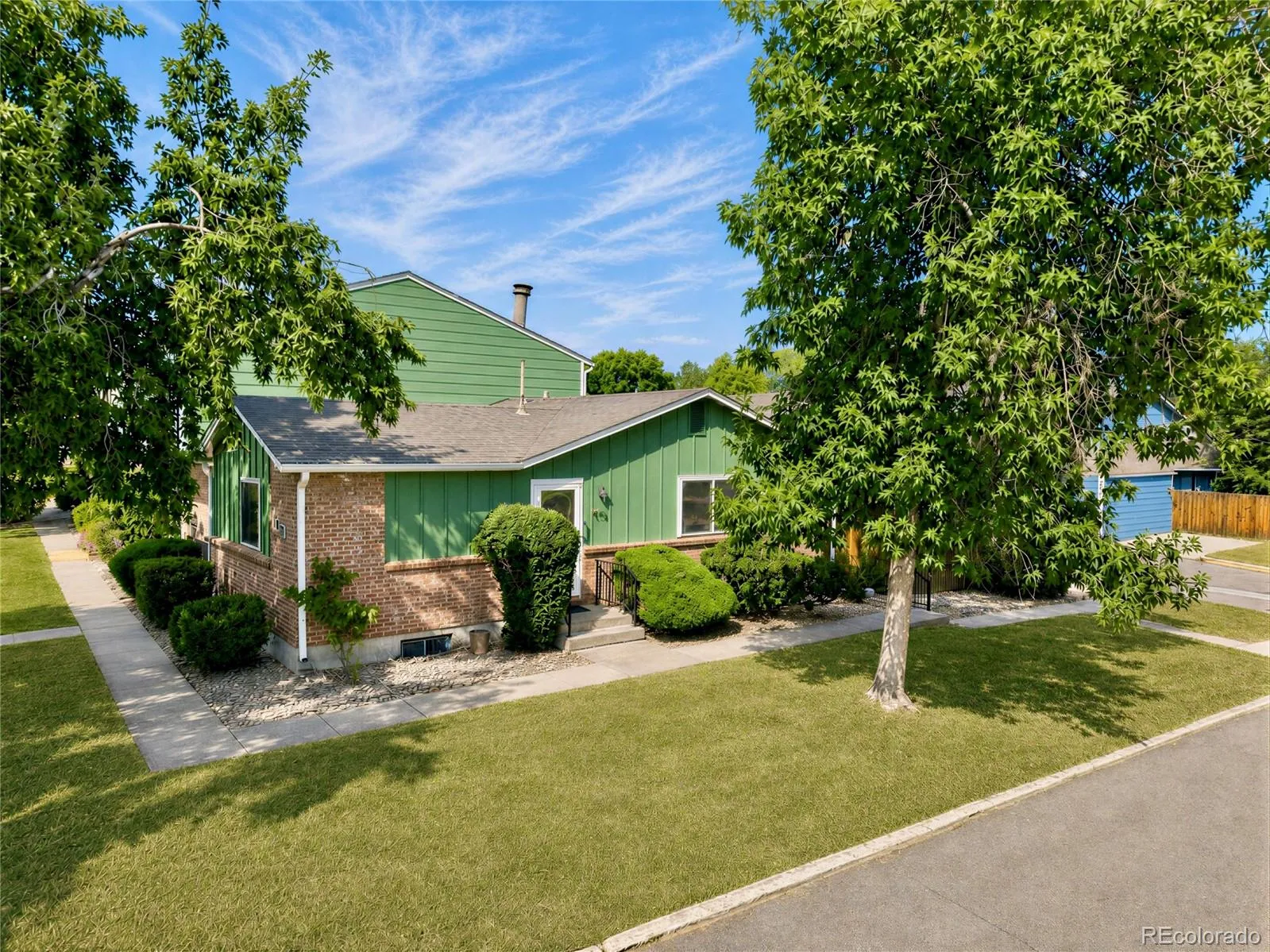 Villa West