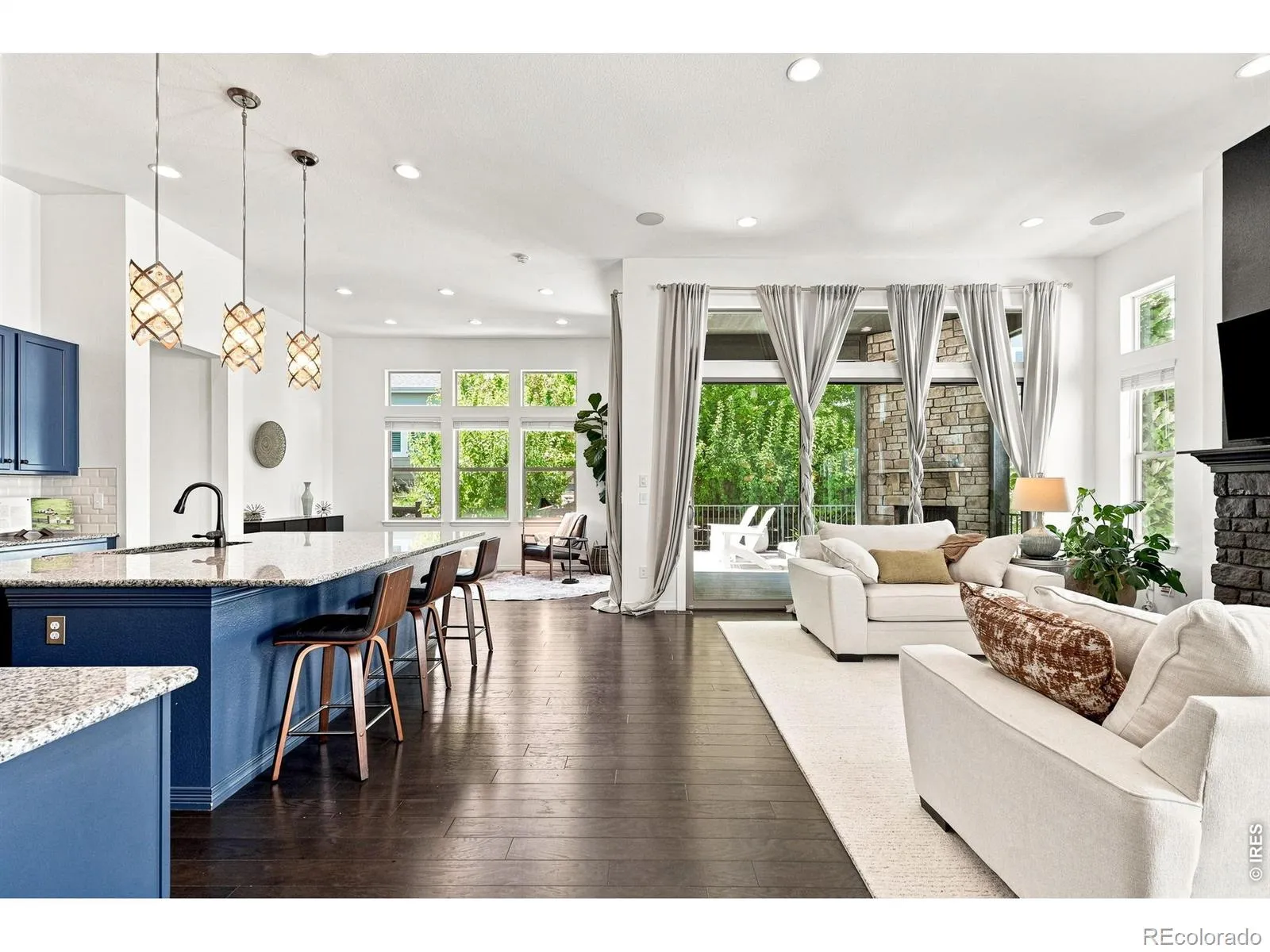 Compass Flg 1