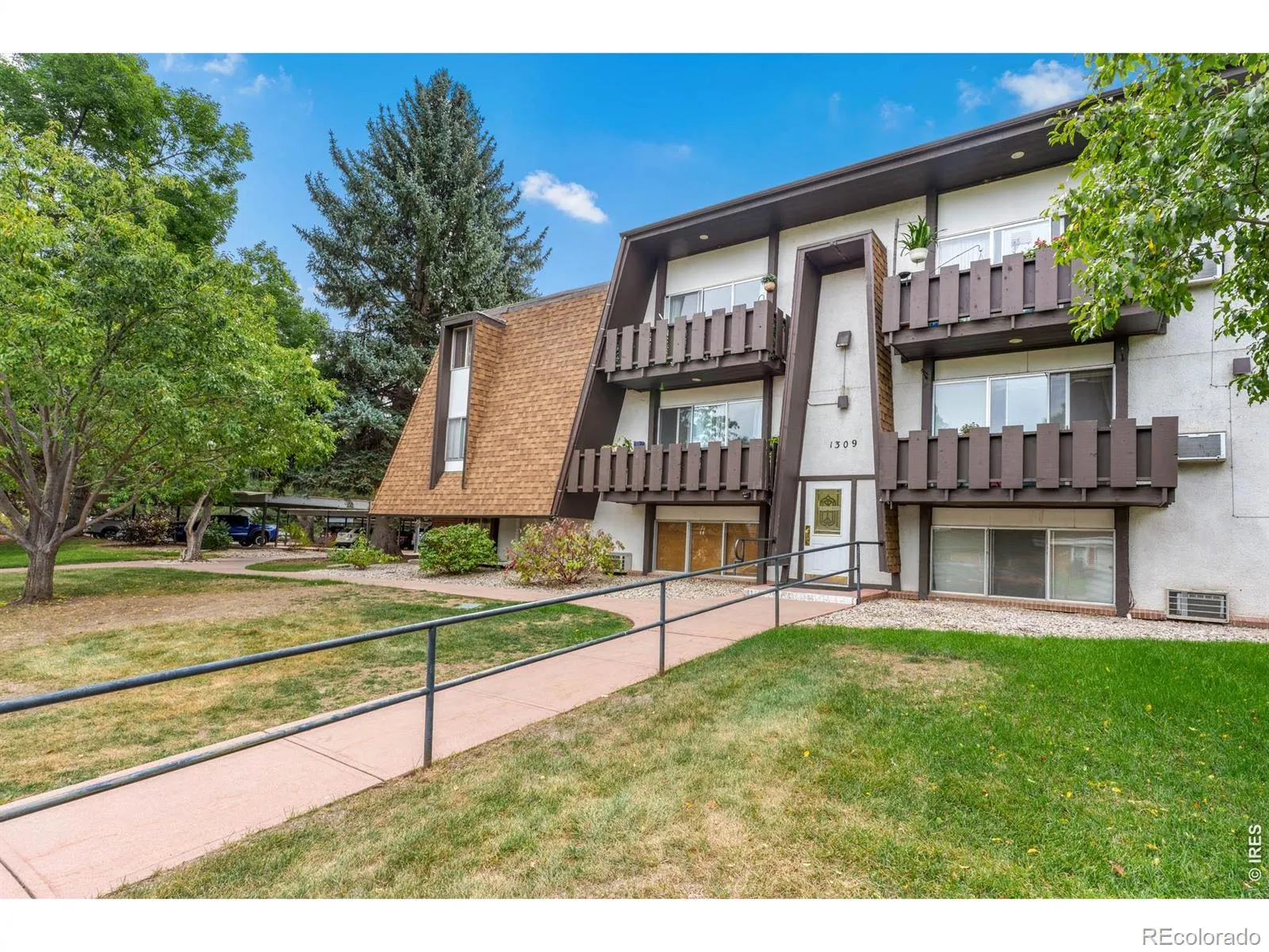Parkwood Gardens Condo