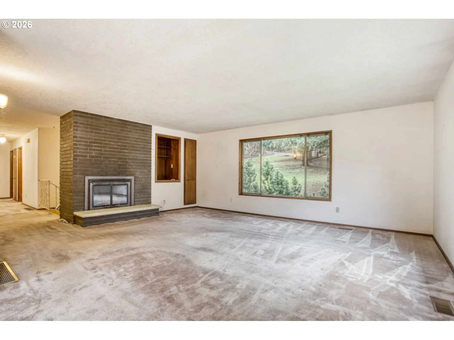 Living Room-Fireplace