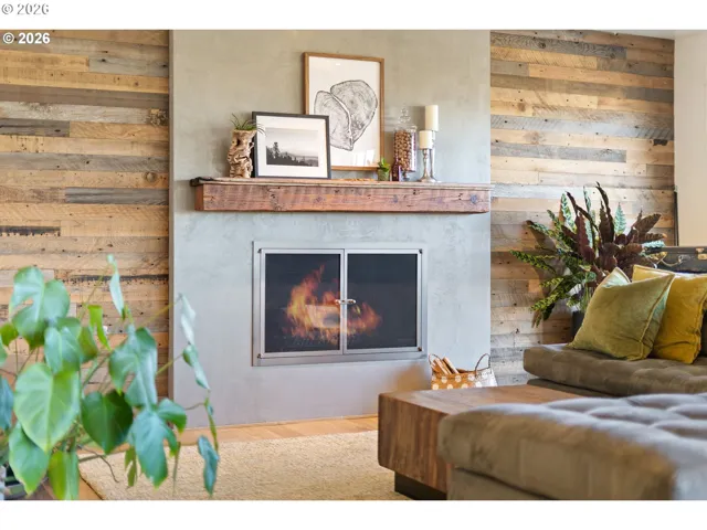 Living Room-Fireplace