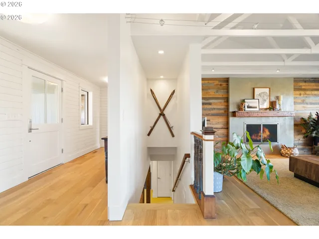 Living Room/Entrance