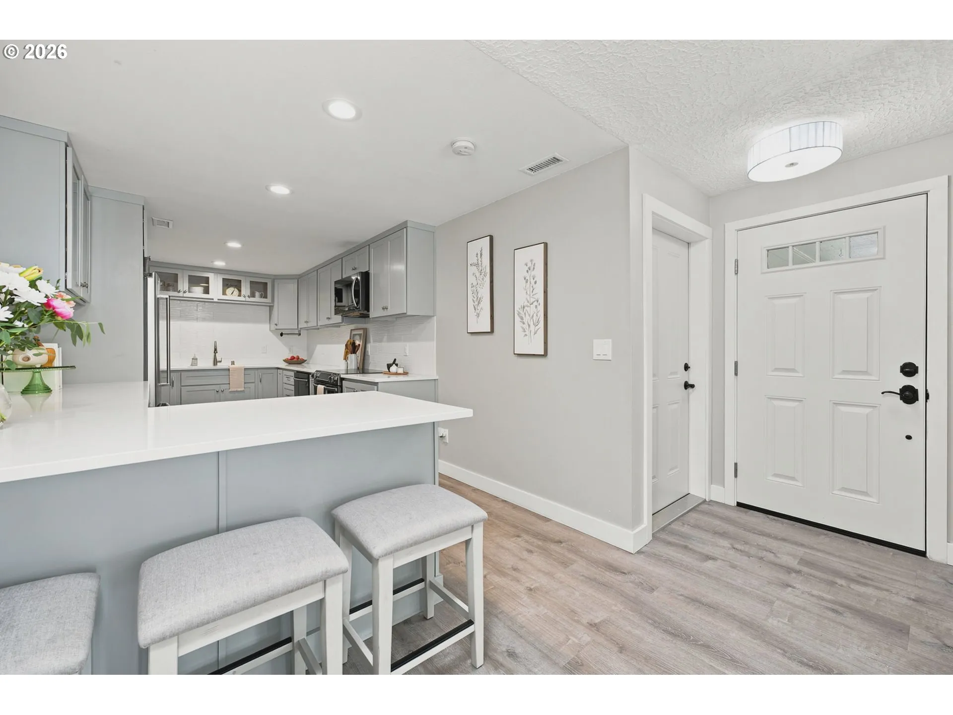 Kitchen-Breakfast Bar