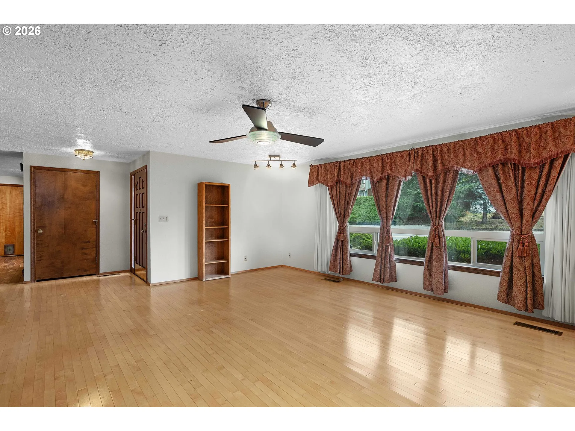 Living Room-Ceiling Fan
