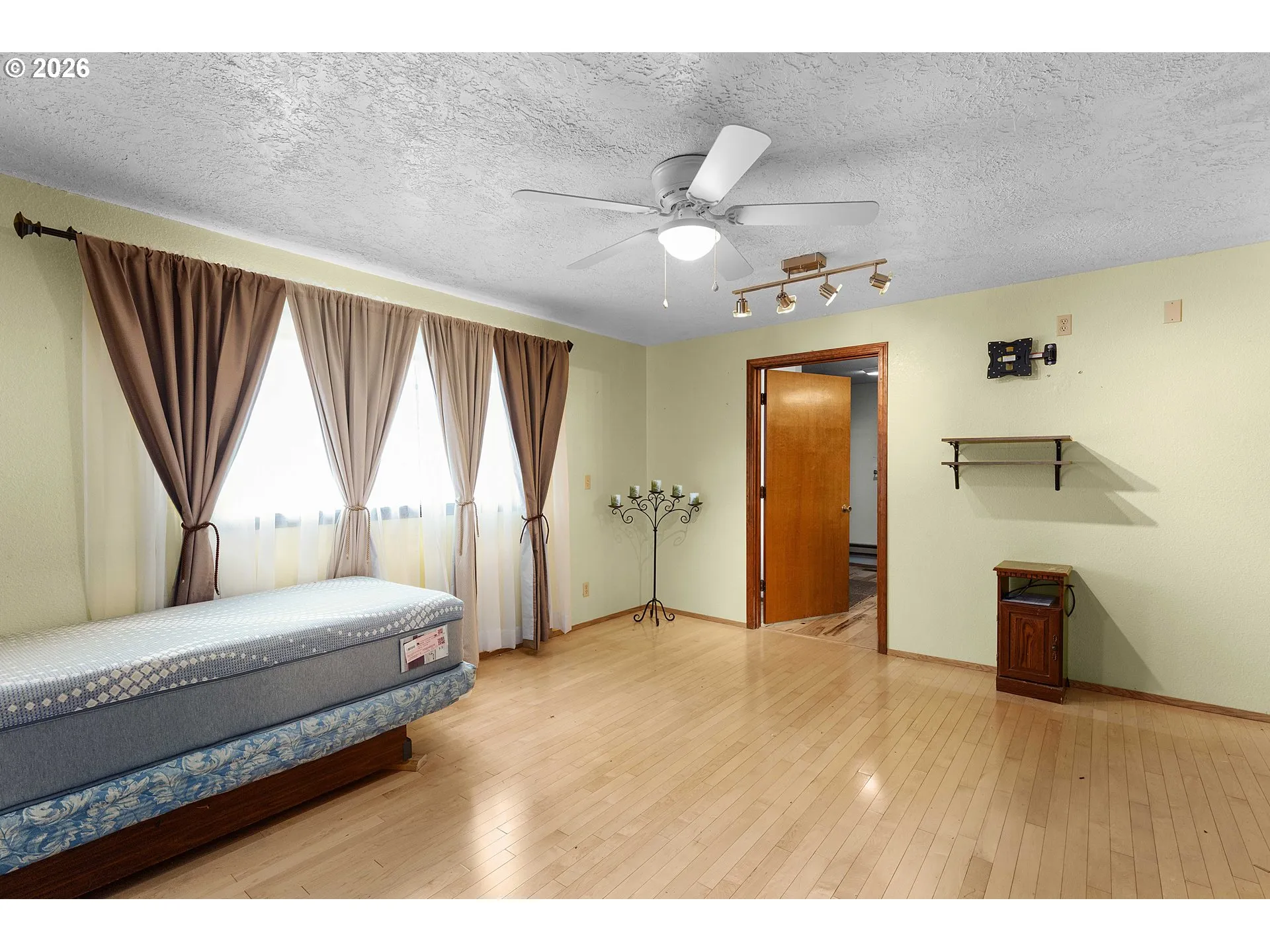 Bedroom, Primary-Ceiling Fan