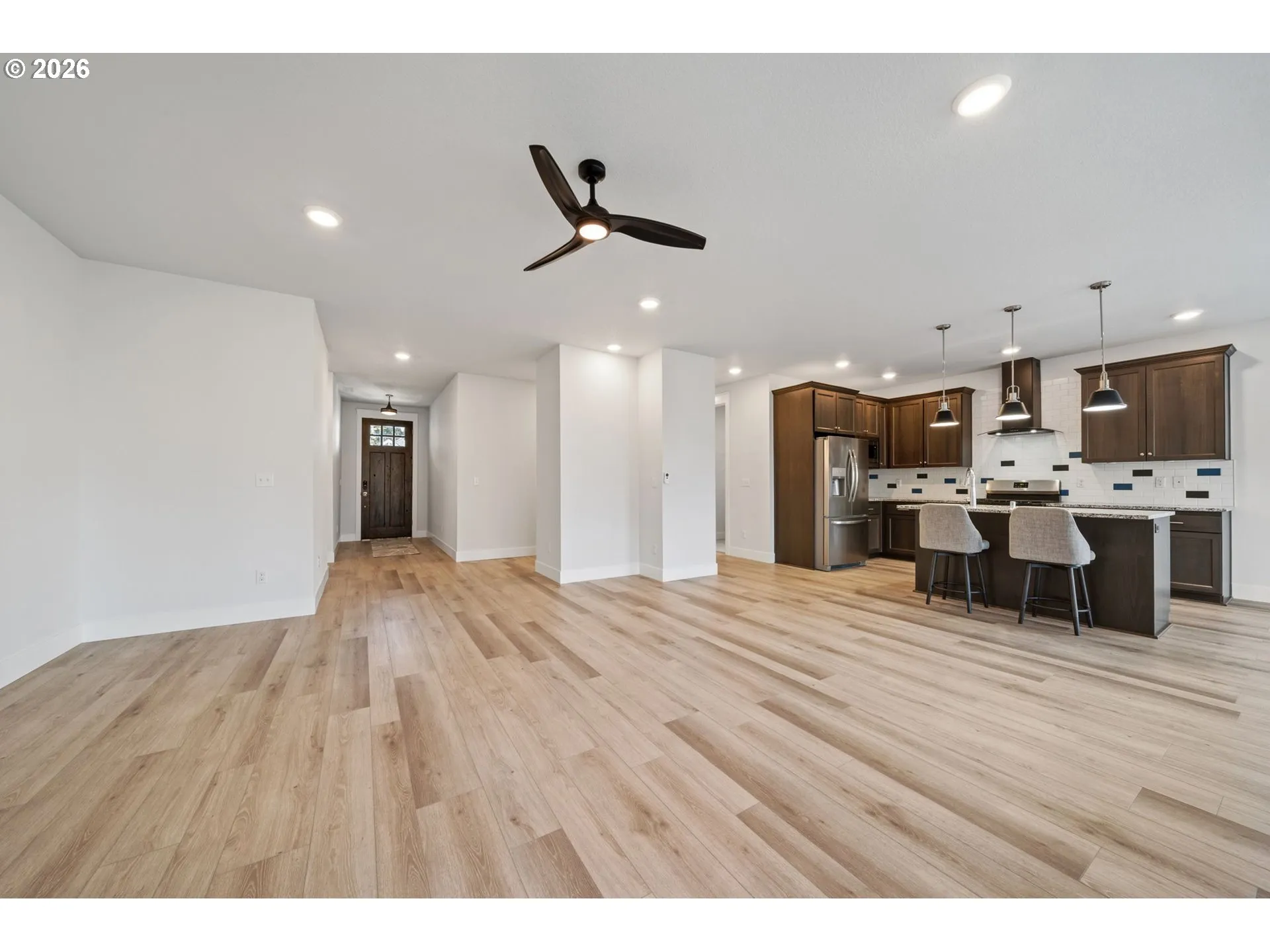 Living Room/Entrance