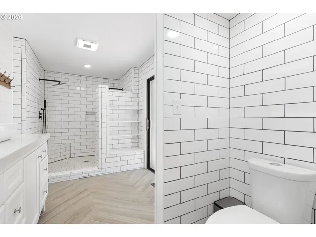 Primary Bedroom-Attached Bathroom