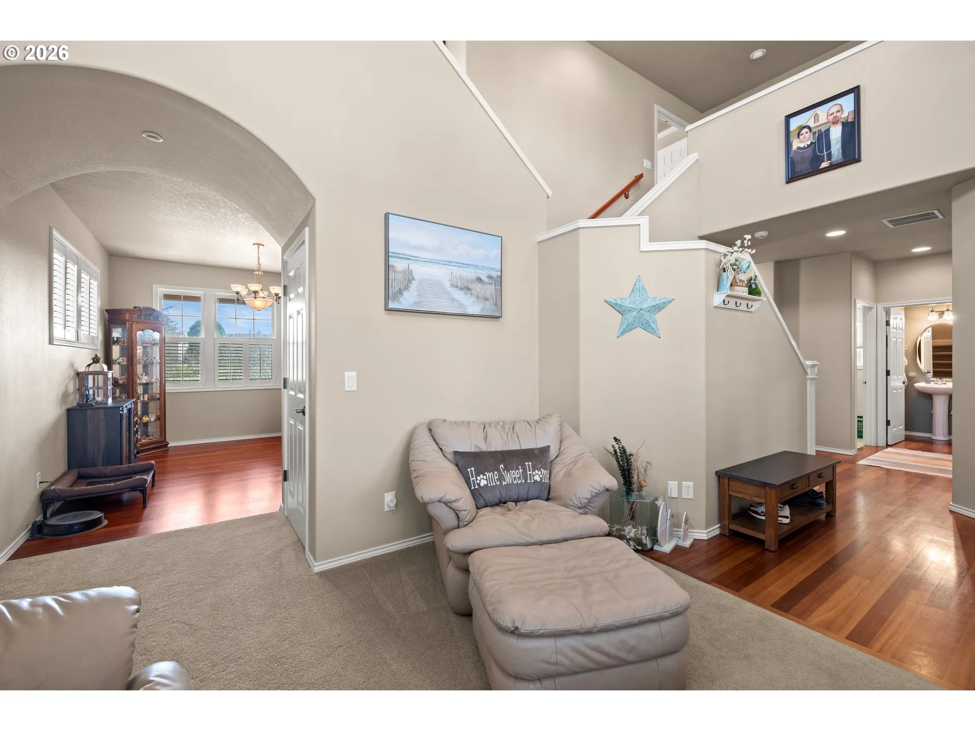 Living Room-Vaulted Ceilings