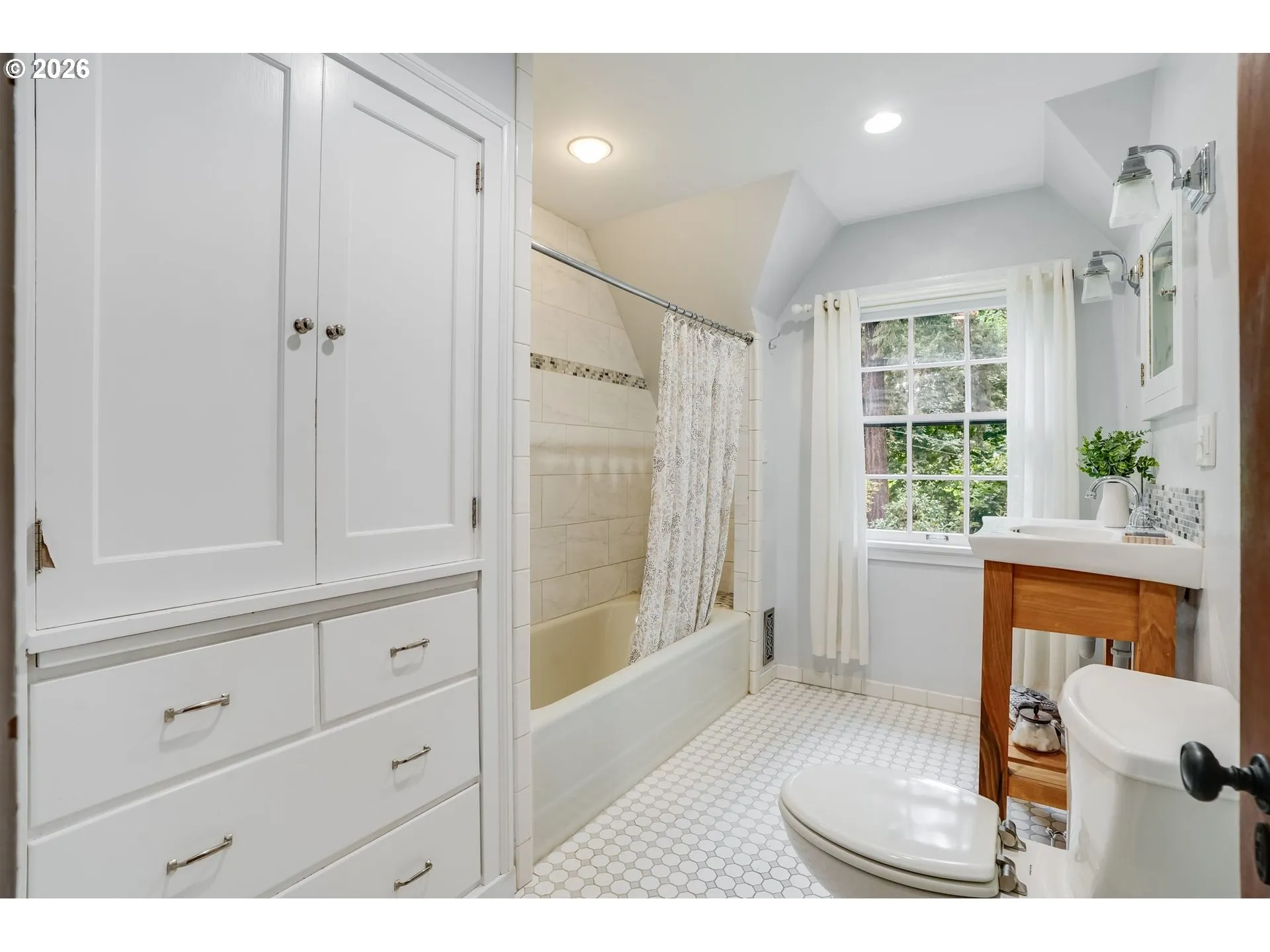 Bathroom-Hall