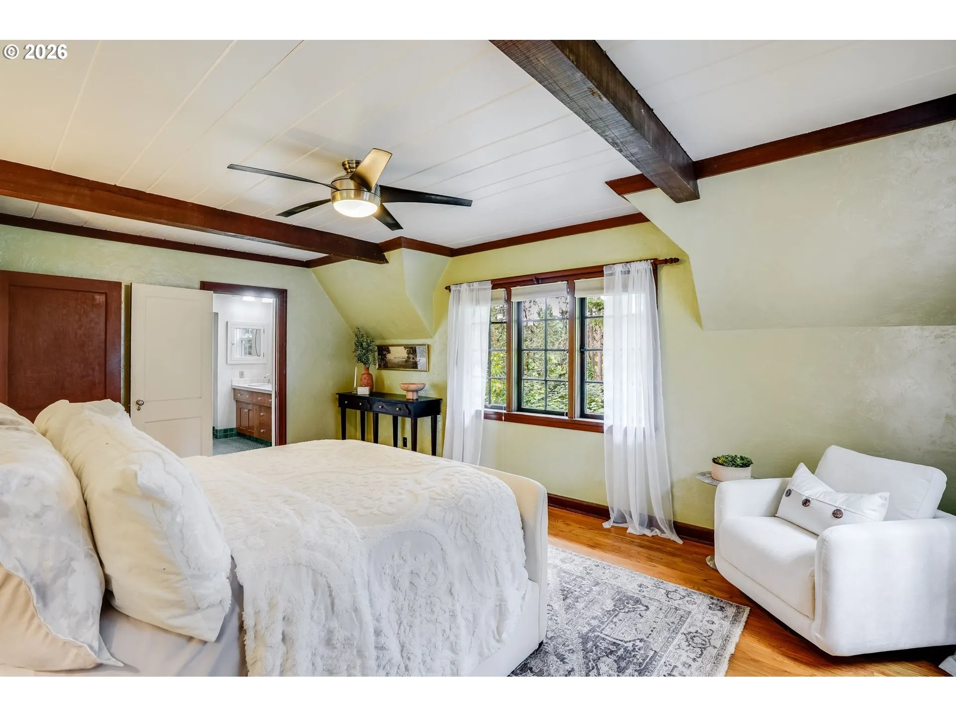 Bedroom, Primary