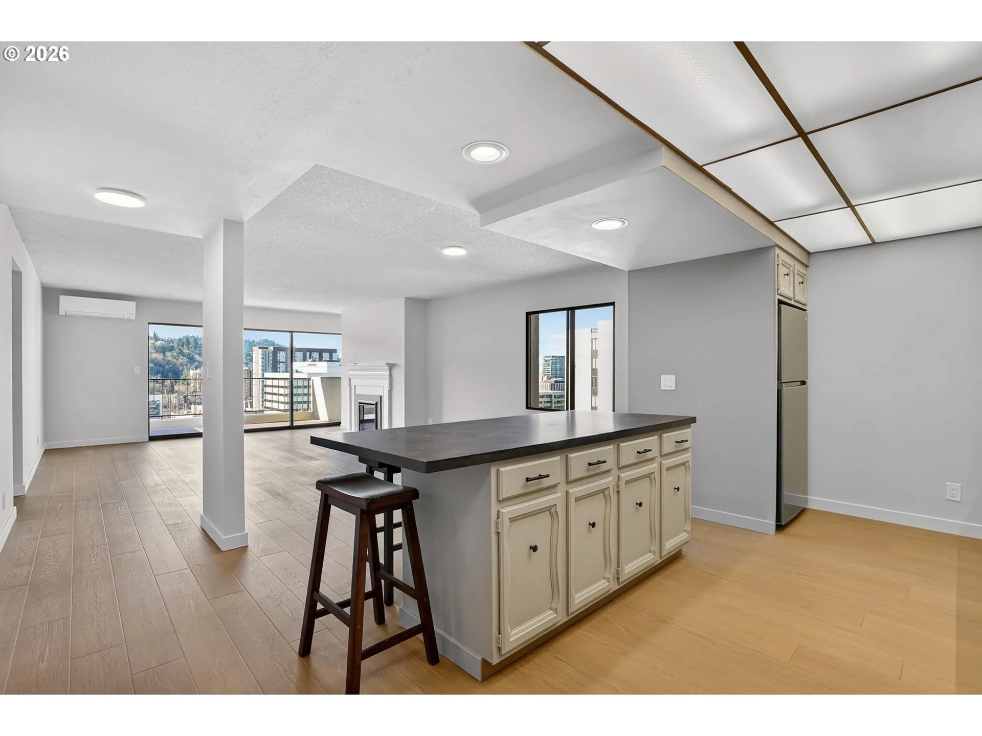 Kitchen-Eating Area