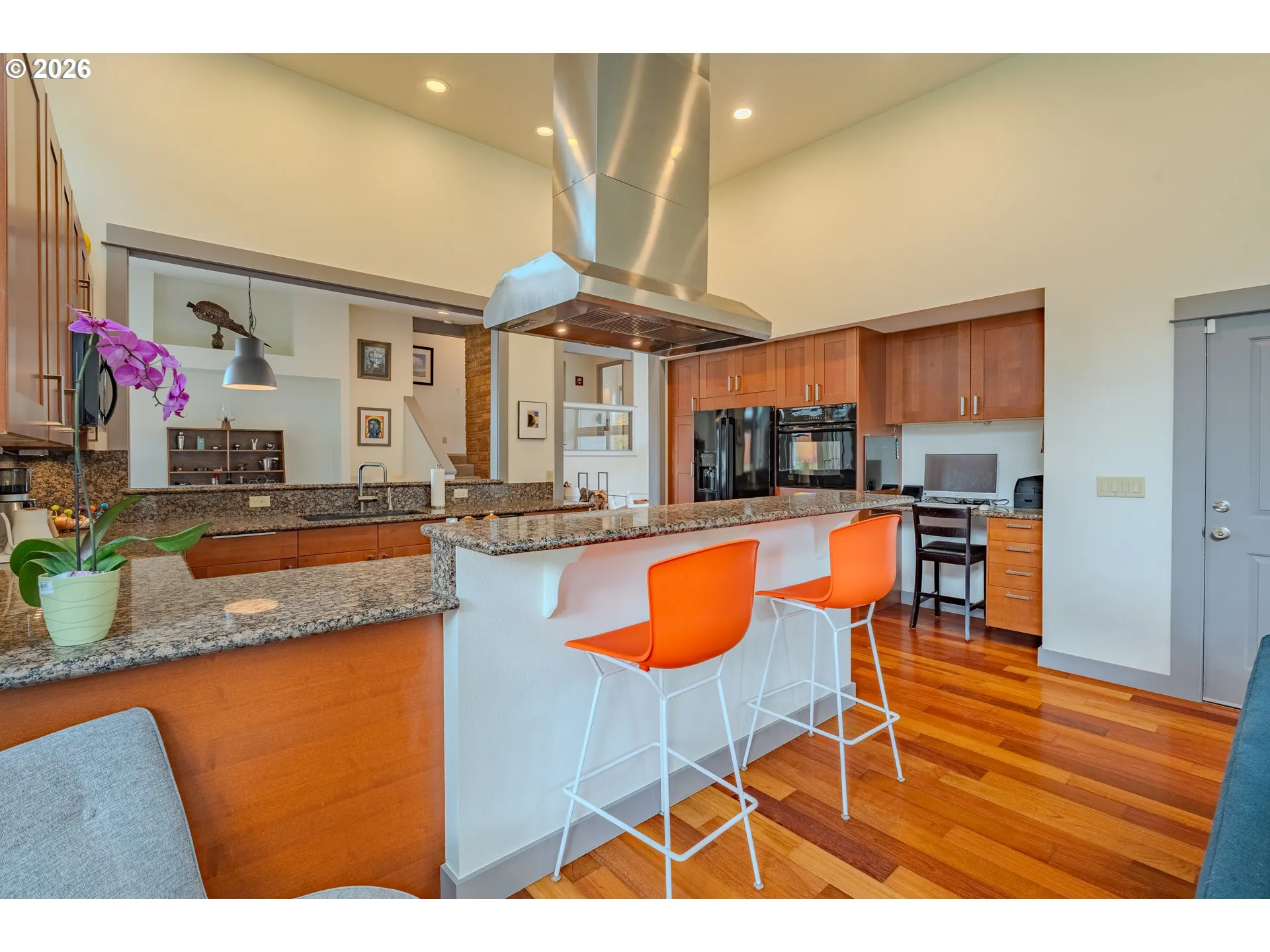 Kitchen-Breakfast Bar
