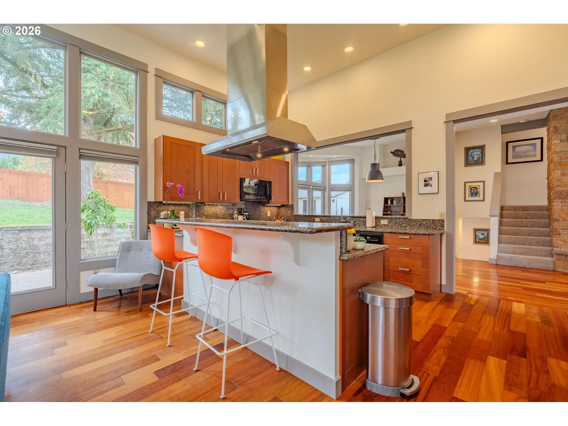 Kitchen-Breakfast Bar