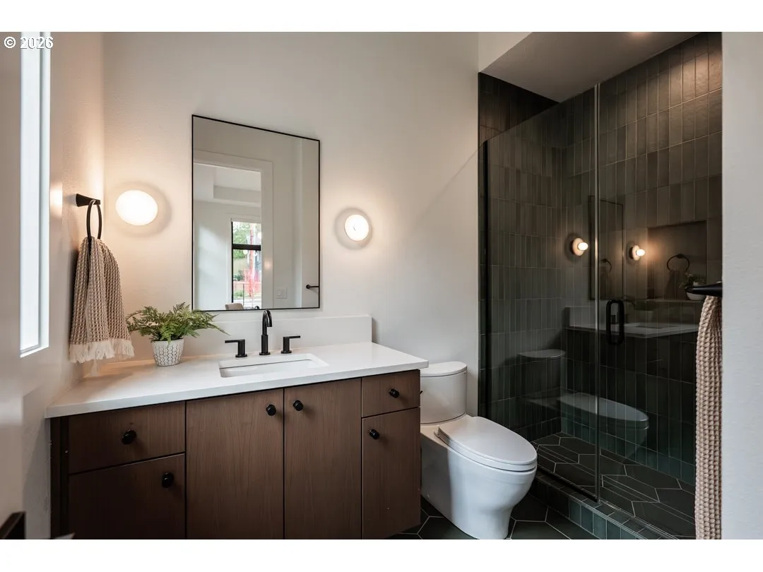 Bedroom-Full Bathroom