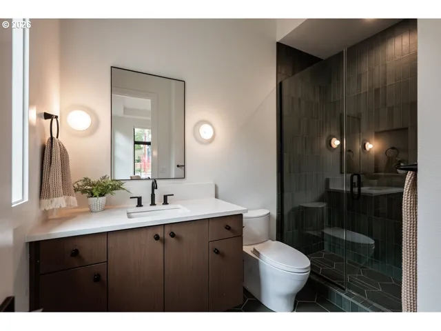 Bedroom-Full Bathroom