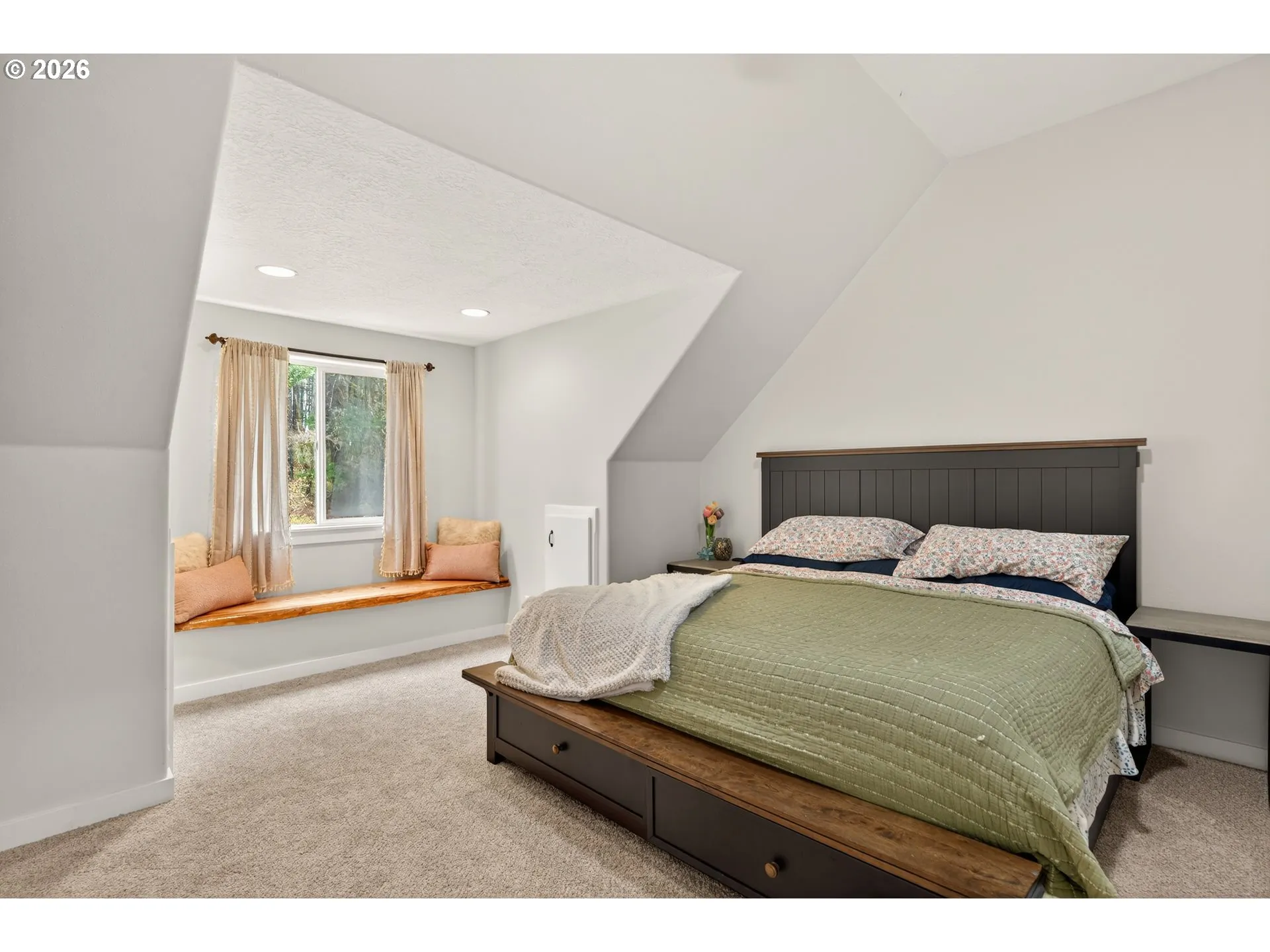 Primary Bedroom-Upper