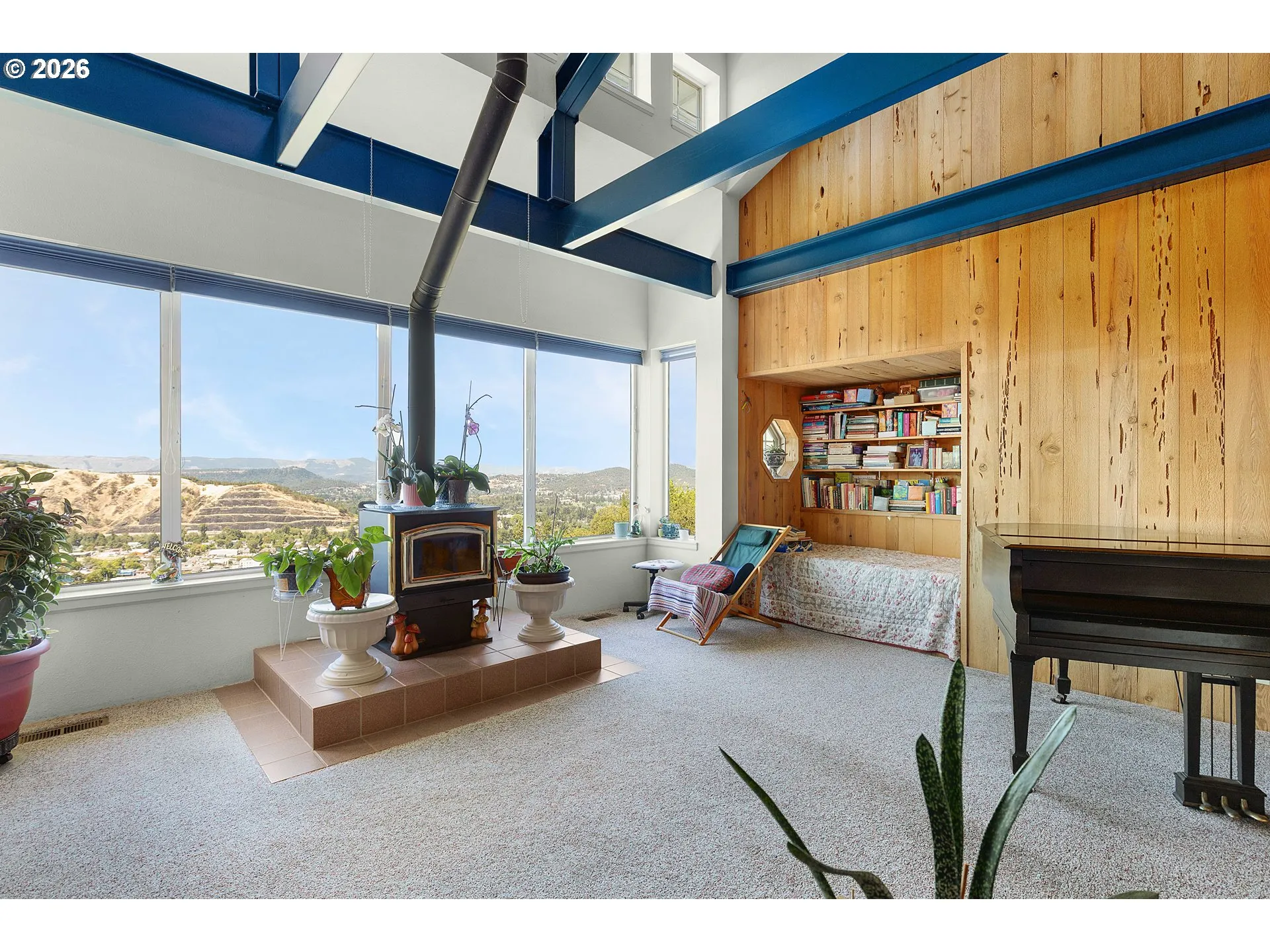 Living Room-Fireplace