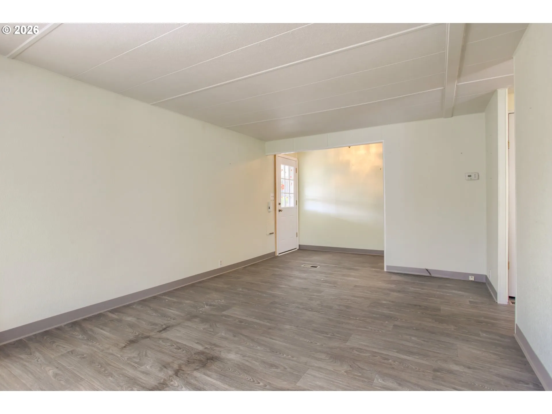 Living Room/Entrance