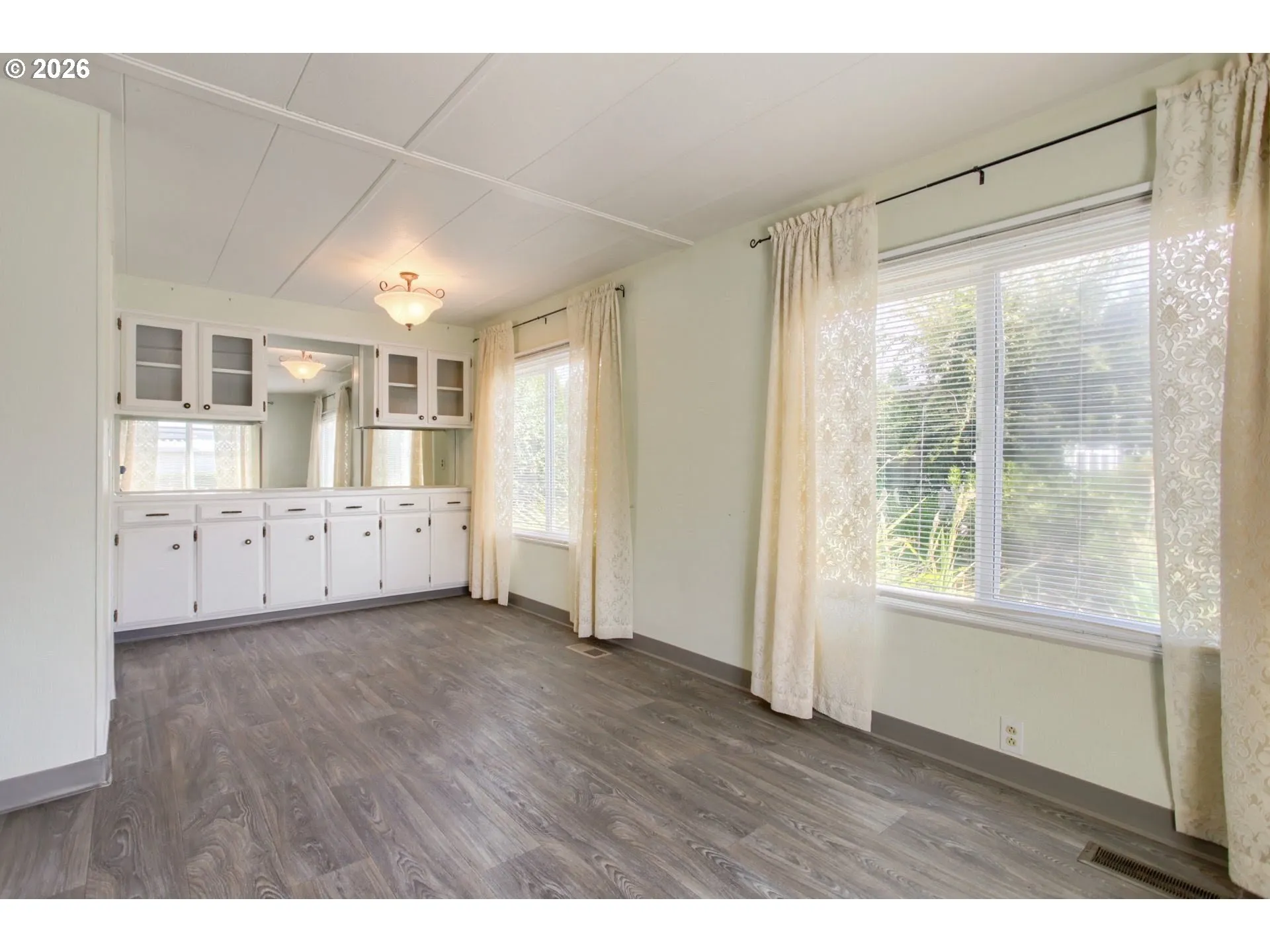 Dining Room-Built-In Cabinets