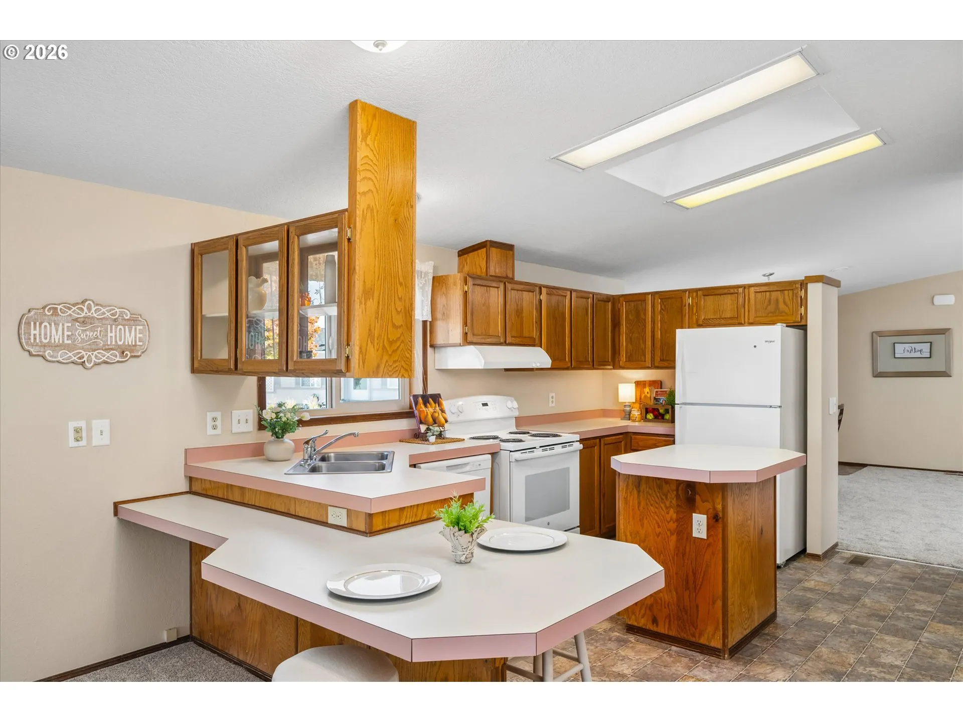 Kitchen-Breakfast Bar