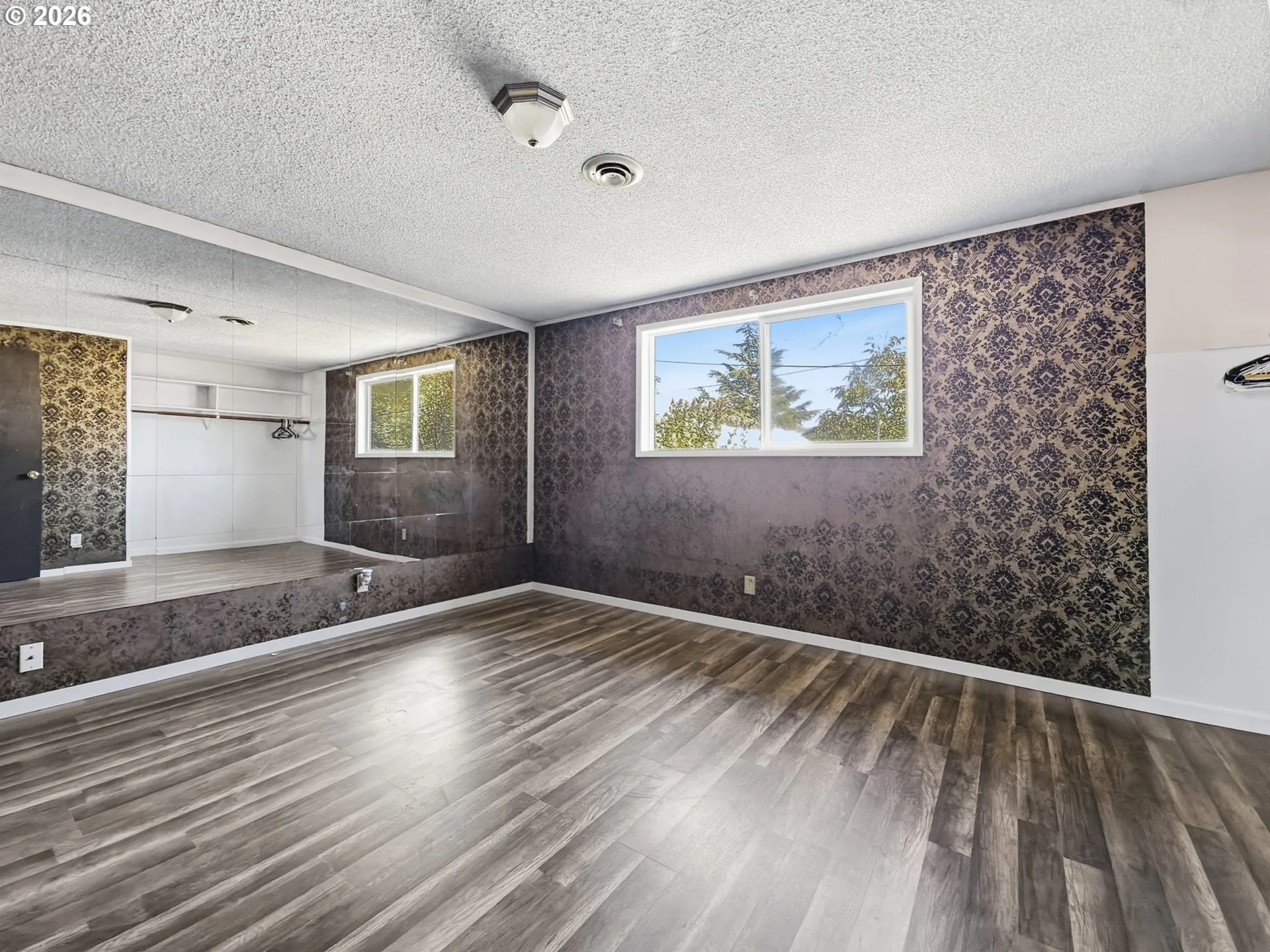 Bedroom, Primary