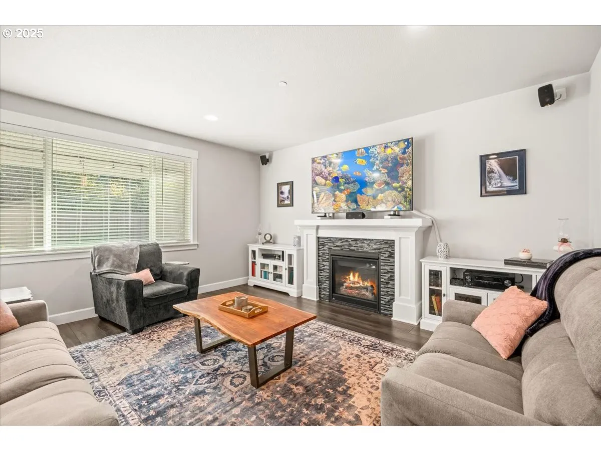 Living Room-Fireplace